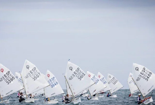 CAMPEONATO DE BALEARES CLASE OPTIMIST Y OPTIMIST POR EQUIPOS – REGATA FUNDACIÓN JULIÁN VILÁS