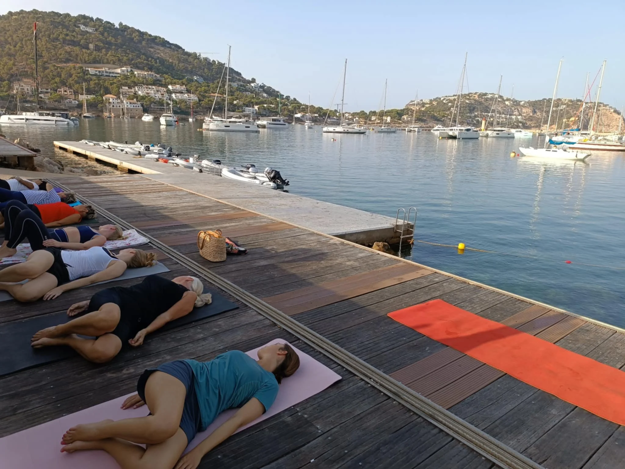 CLASES DE YOGA EN EL CLUB DE VELA PUERTO DE ANDRATX