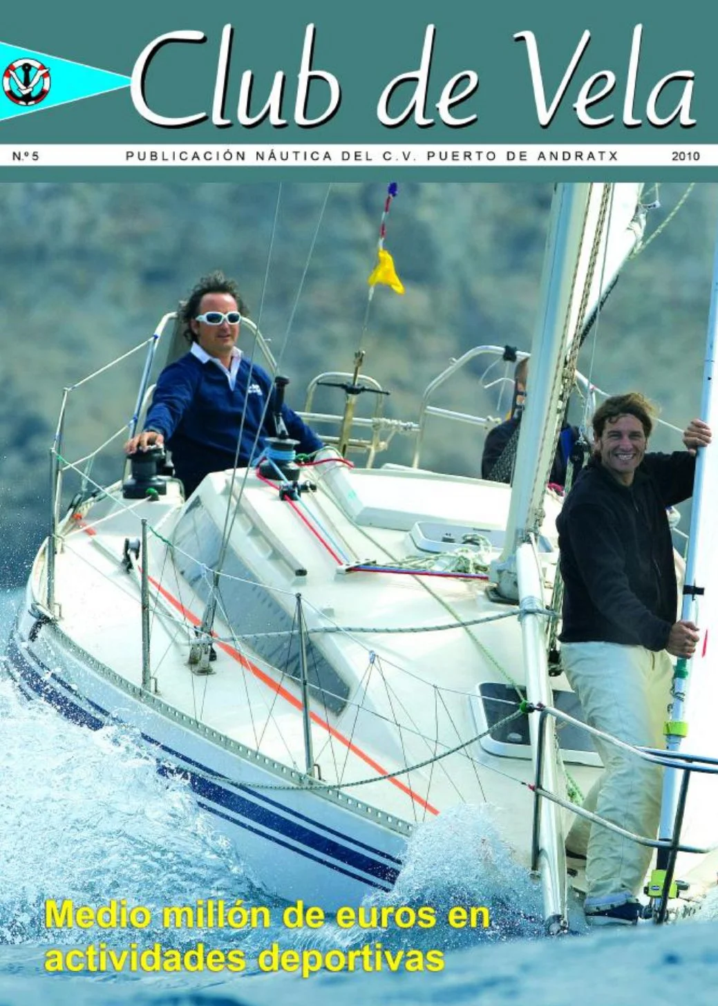Una portada de revista que muestra un velero con dos hombres en el mar, uno de pie y otro sentado en la proa, ambos sonriendo. El fondo es de aguas y montañas. Texto en amarillo en la parte inferior que dice 'Medio millón de euros en actividades deportivas'.