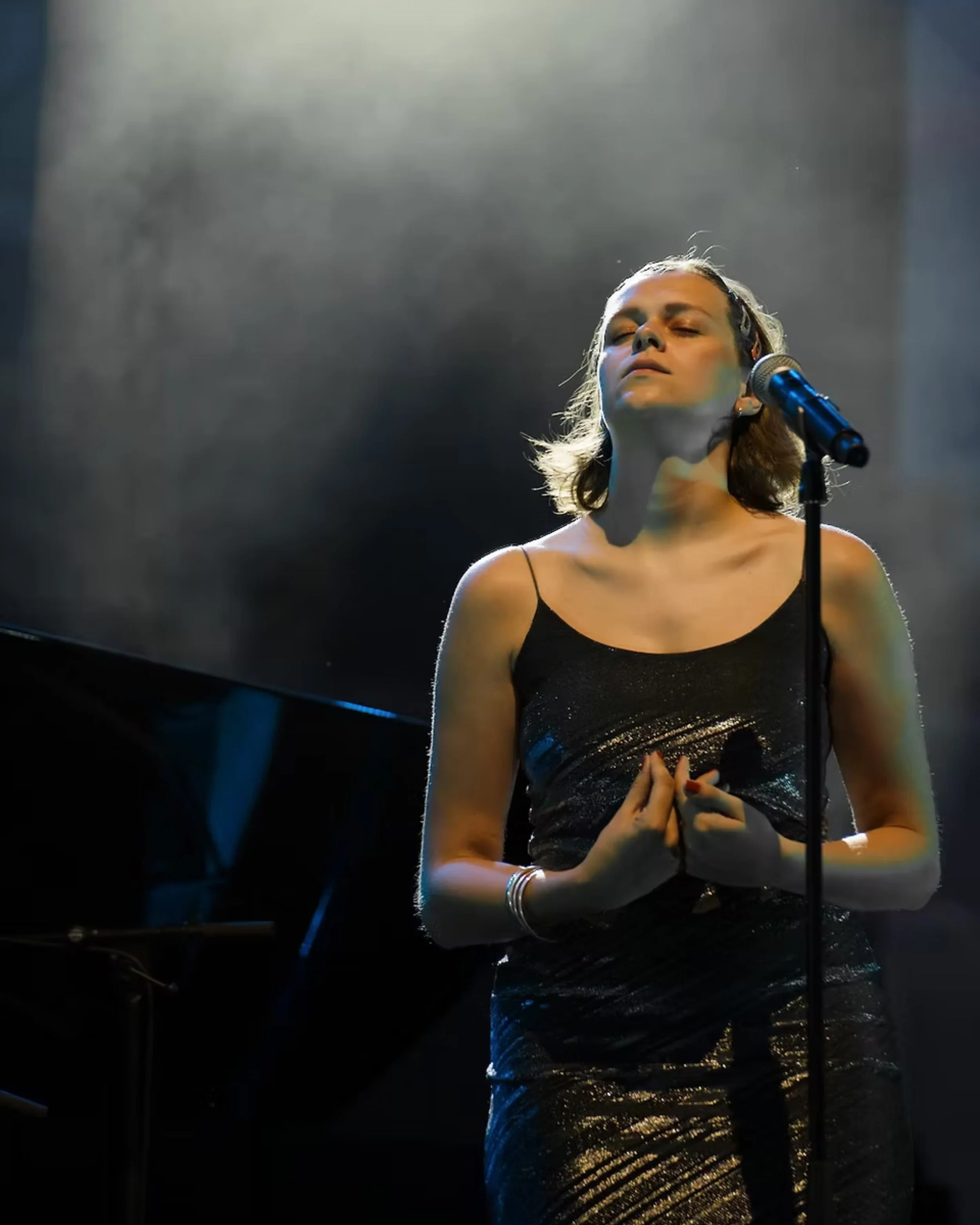 WON the 1st prize of le concours international de jazz vocal of @crestjazz . Thank you thank you thank you 🤍 We improvised, we trusted and we made it to the big stage. What a lovely audience too. Hope to be back soon, Crest !

pics by Guillaume Le T