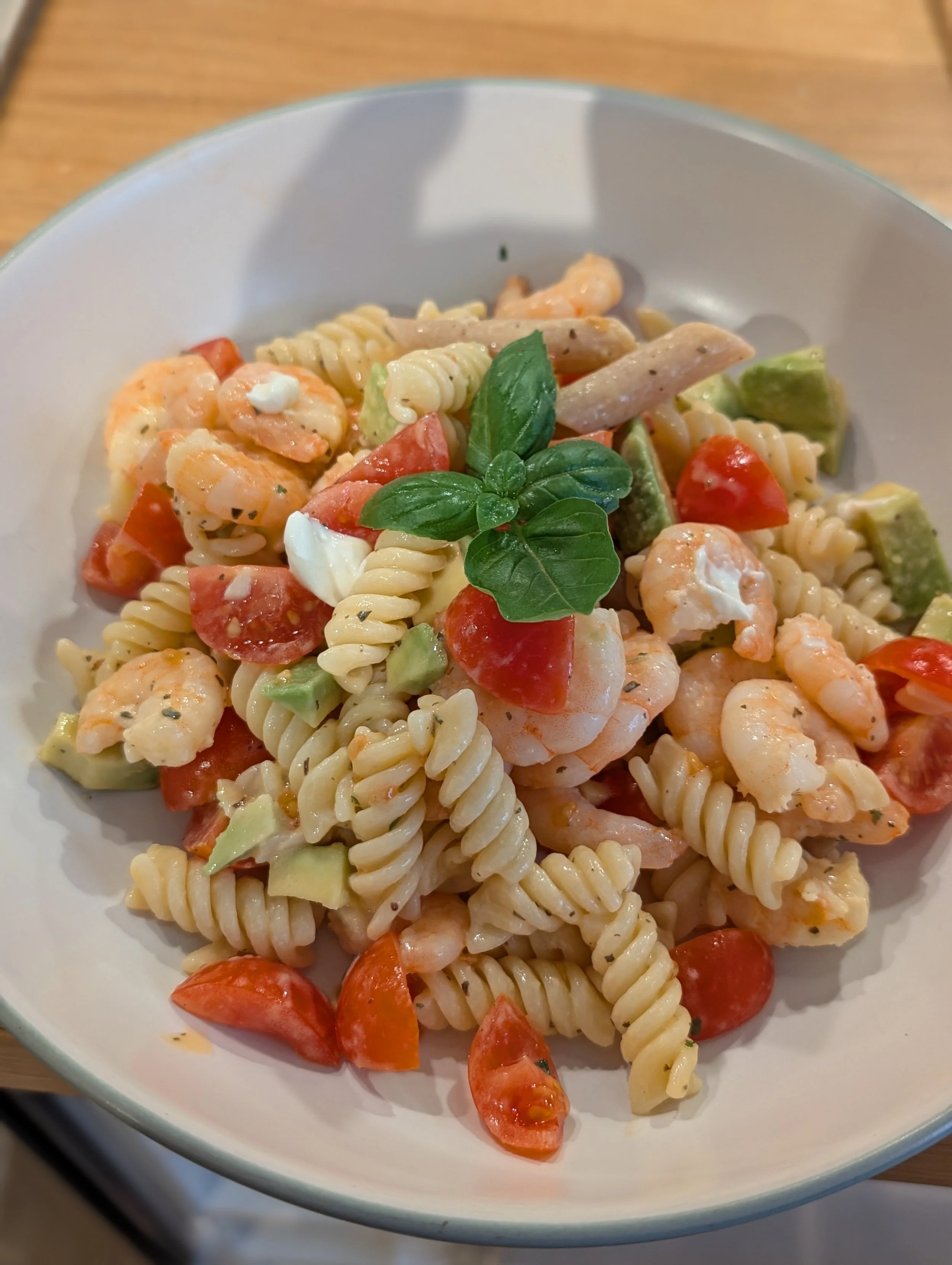 Fusilli Prawns cherry tomatosAvocado and creamcheese.jpg
