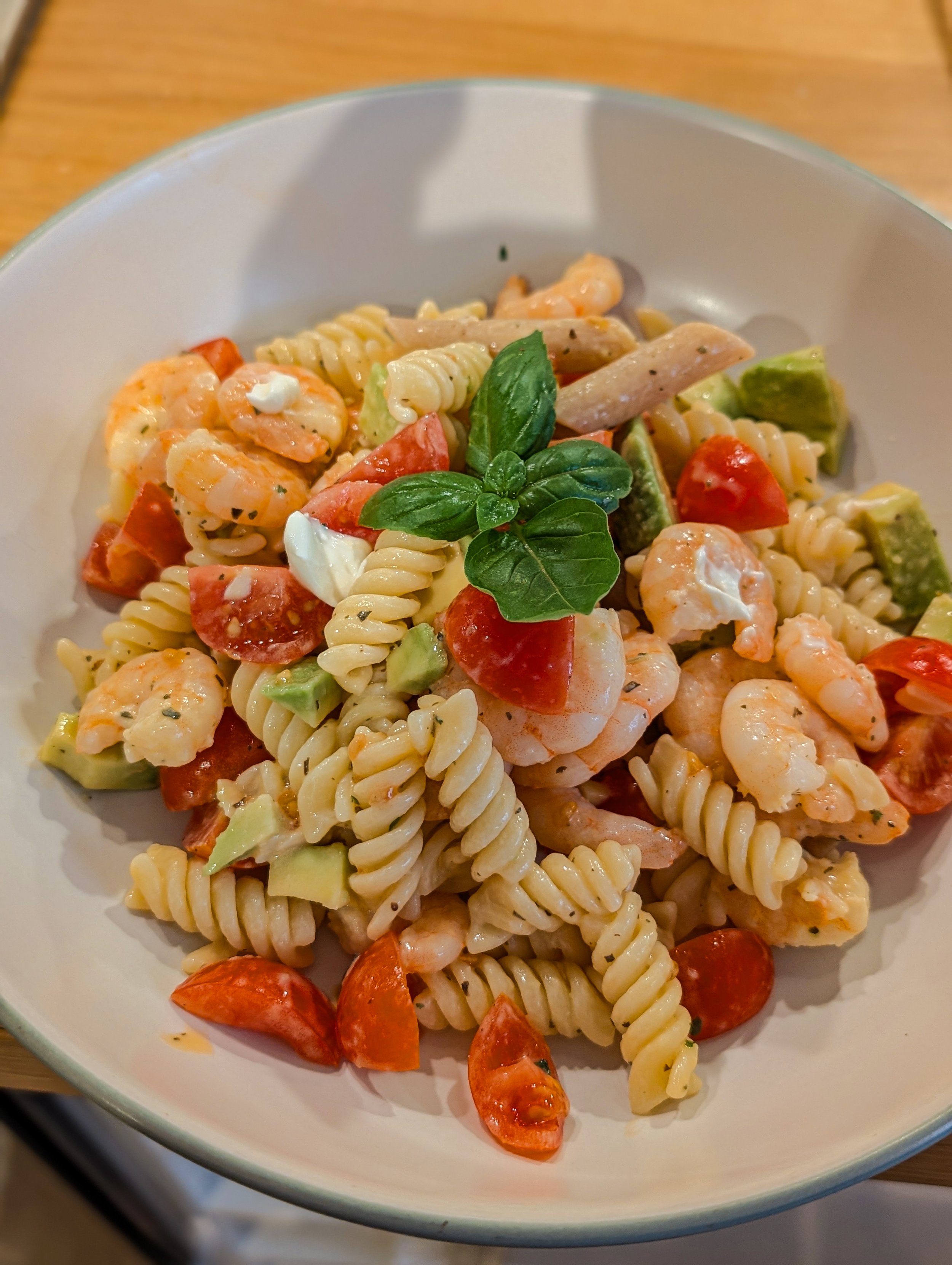 Fusilli Prawns cherry tomatosAvocado and creamcheese.jpg