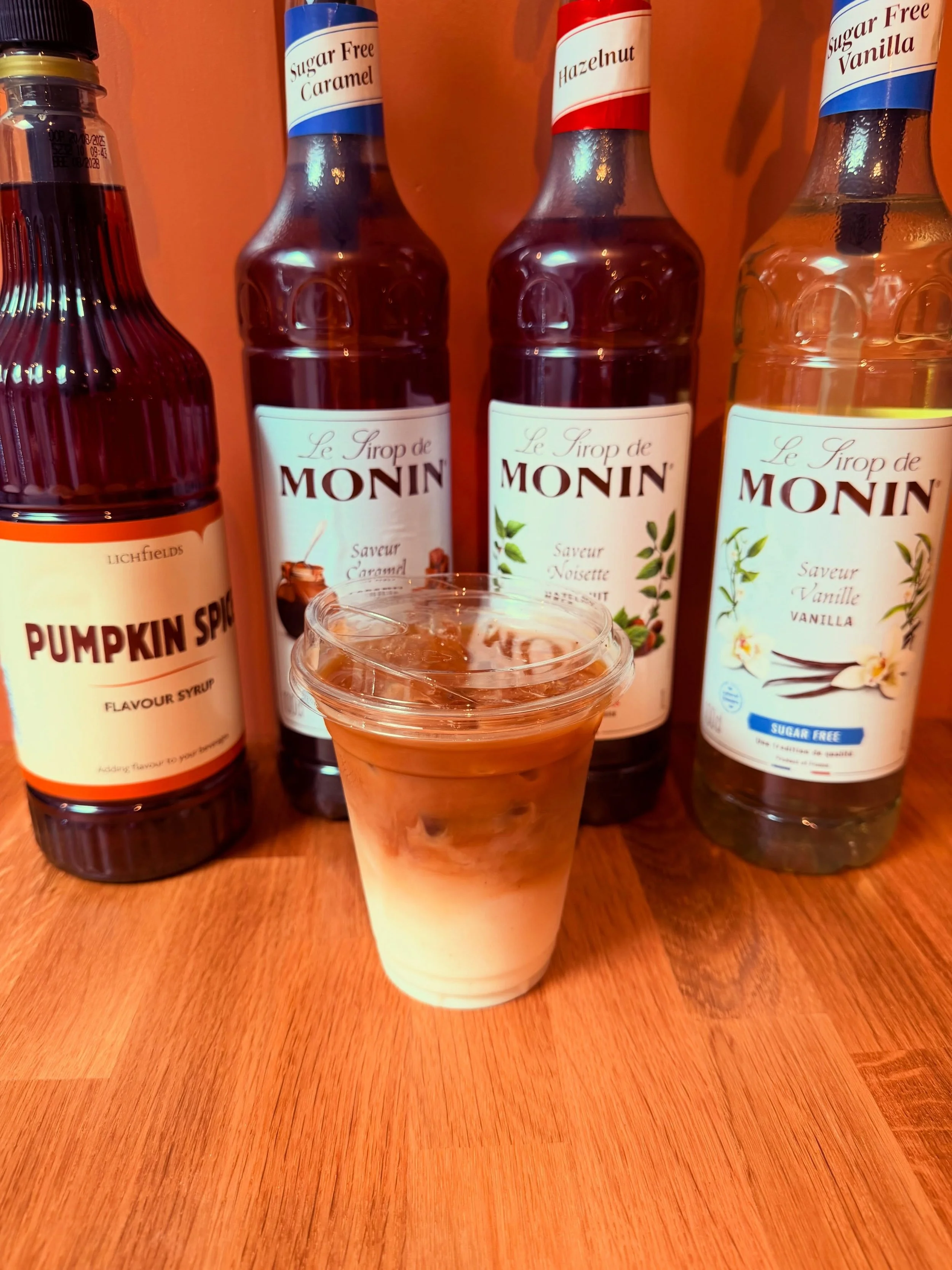 You asked&hellip; and we listened! 🧊☕️

Iced lattes have officially arrived at Roots &amp; Stone.

Choose from:
🤎 Caramel
🌰 Hazelnut
🤍 Vanilla 
🎃 Pumpkin Spice