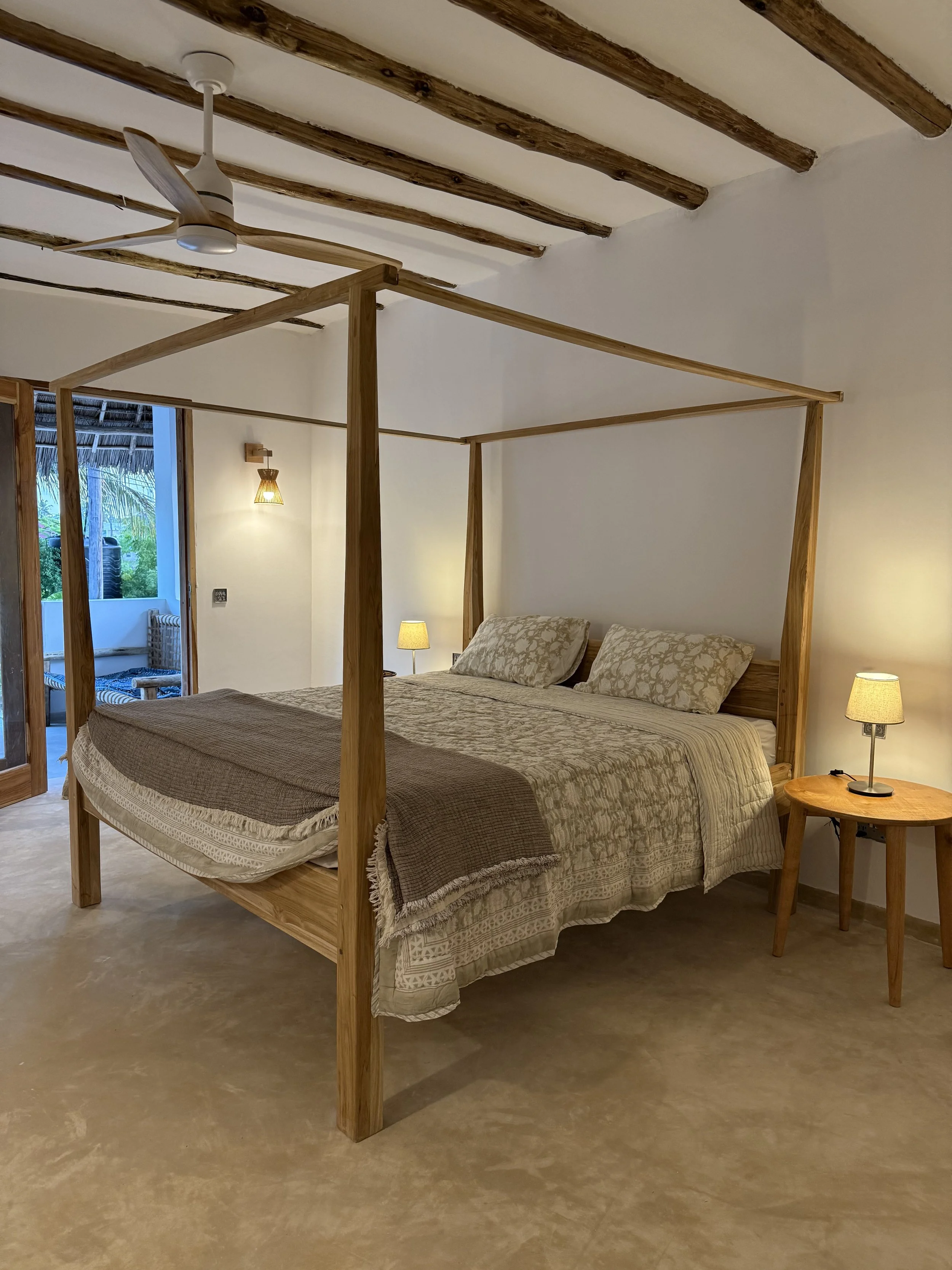 Bedrooms & Bathrooms