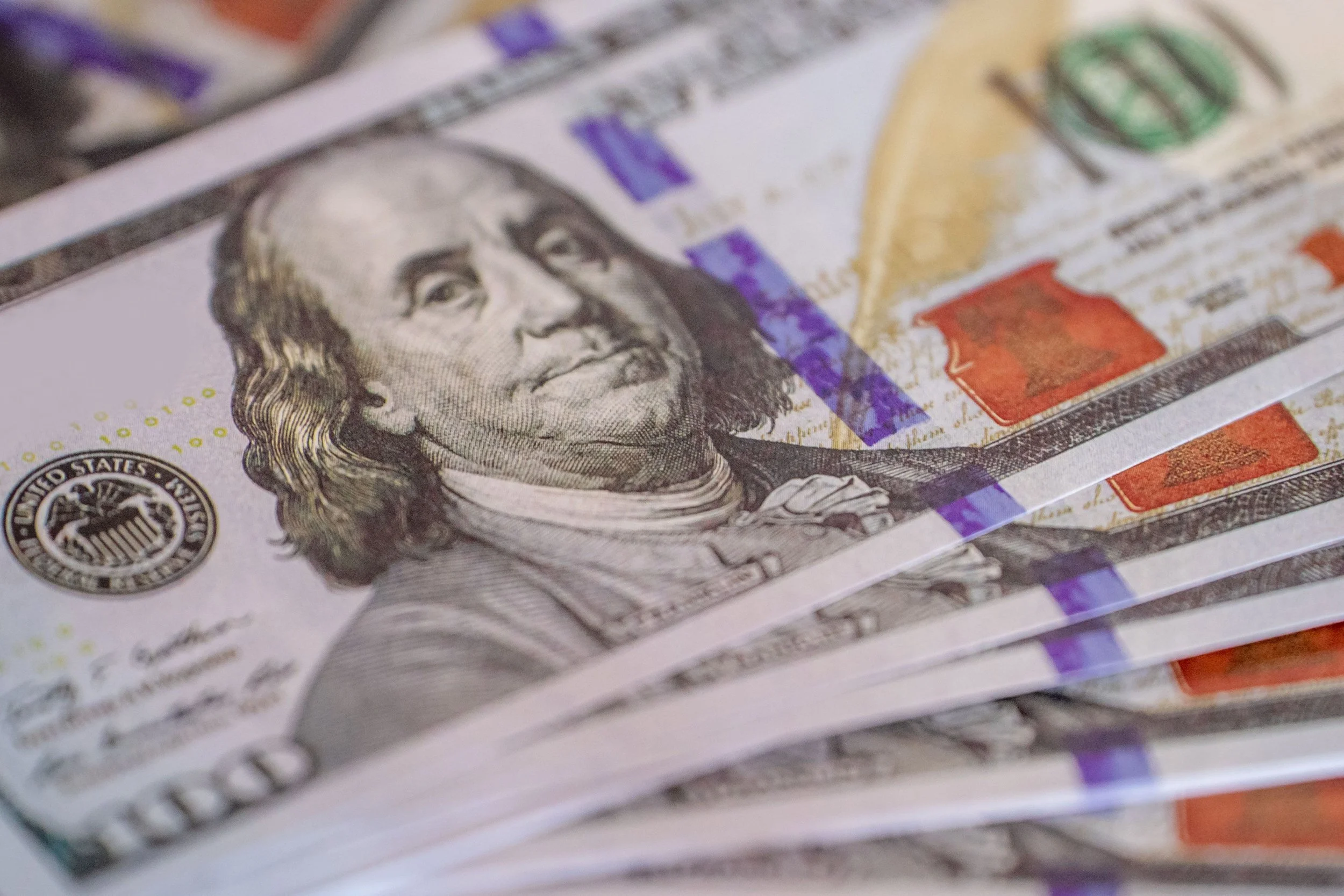 Energy pressures keep the dollar supported