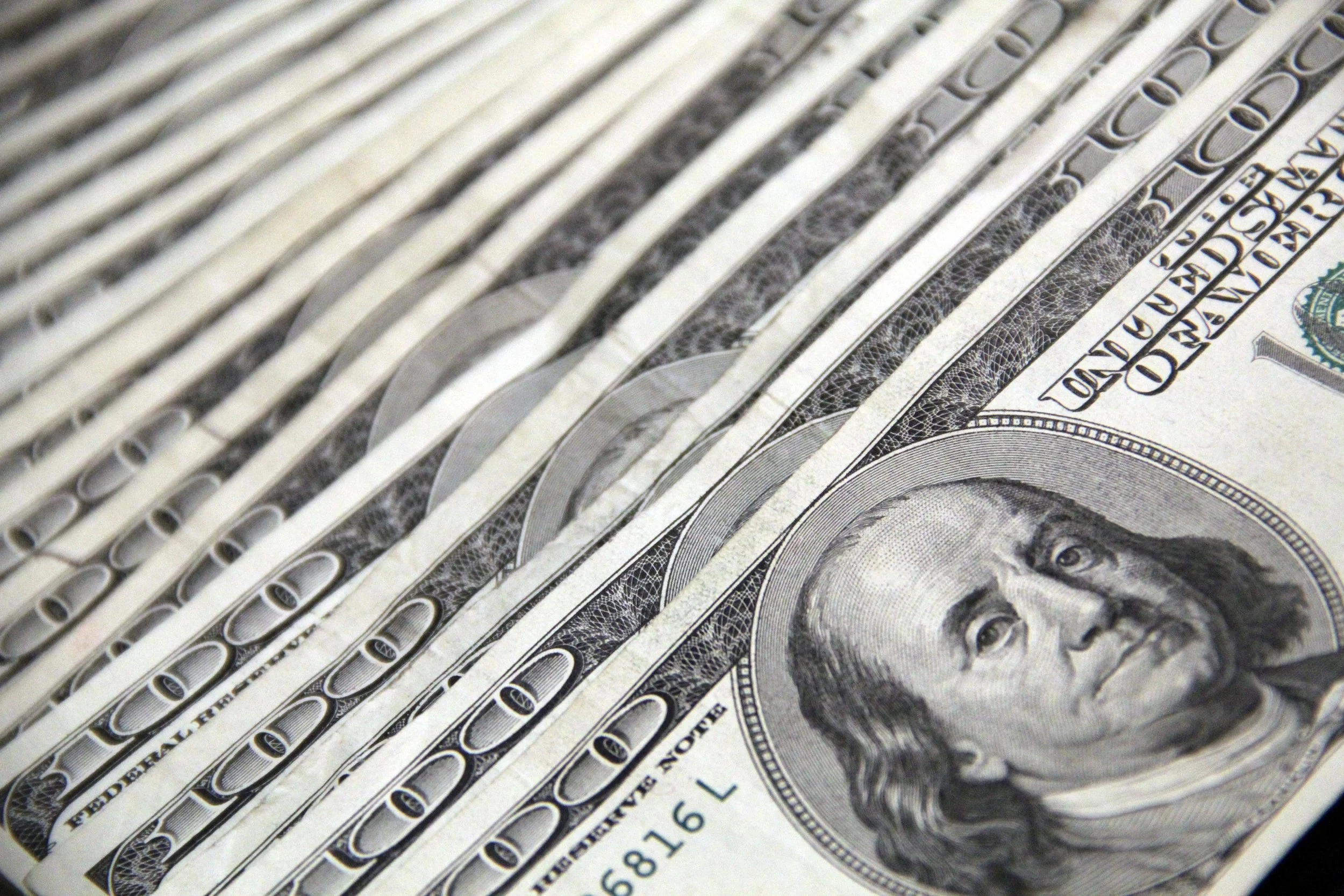 Dollar firm as policy risks build ahead of the Fed