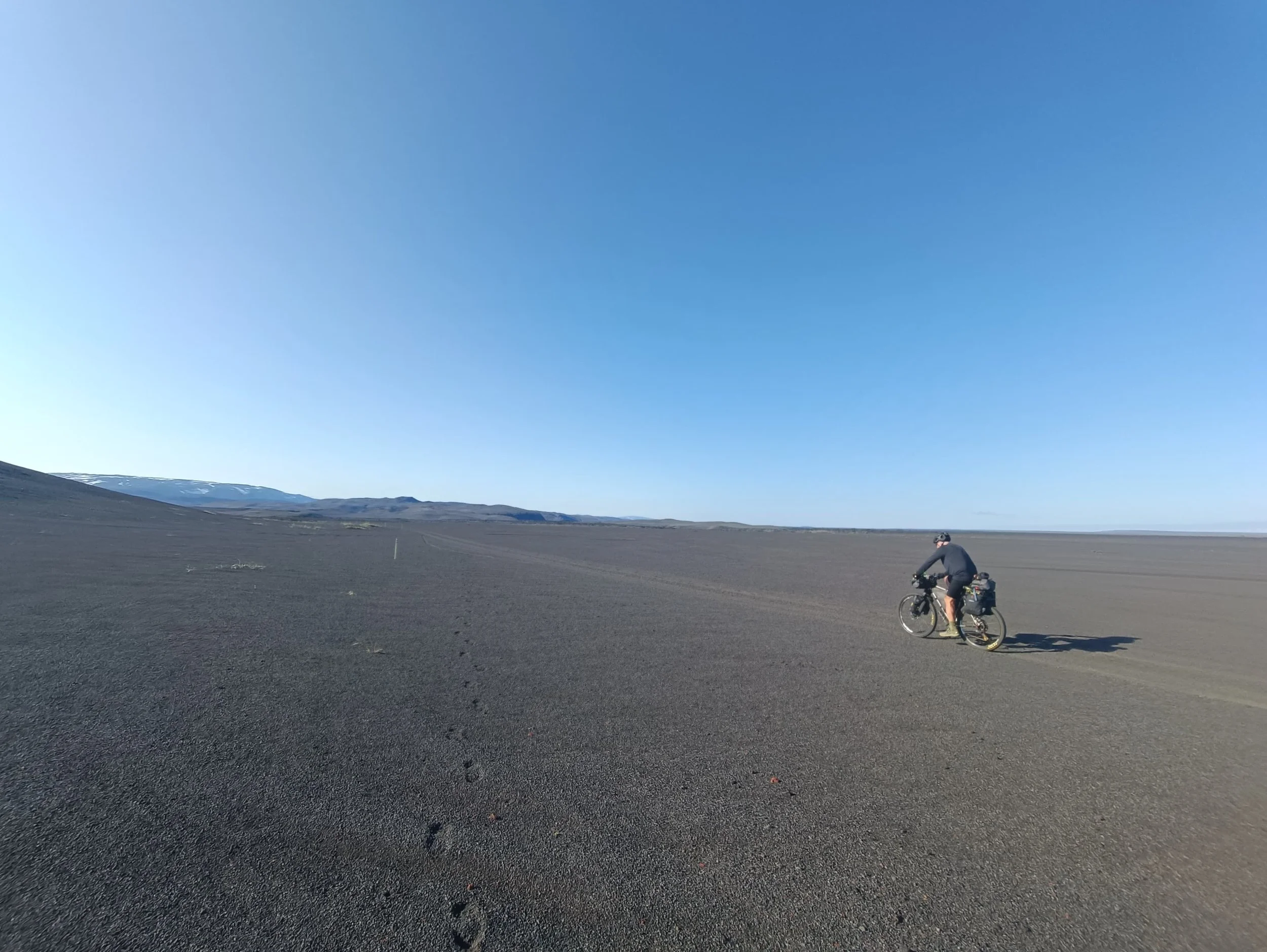 riding on the moon: 553 km Across Iceland’s Unforgiving Highlands