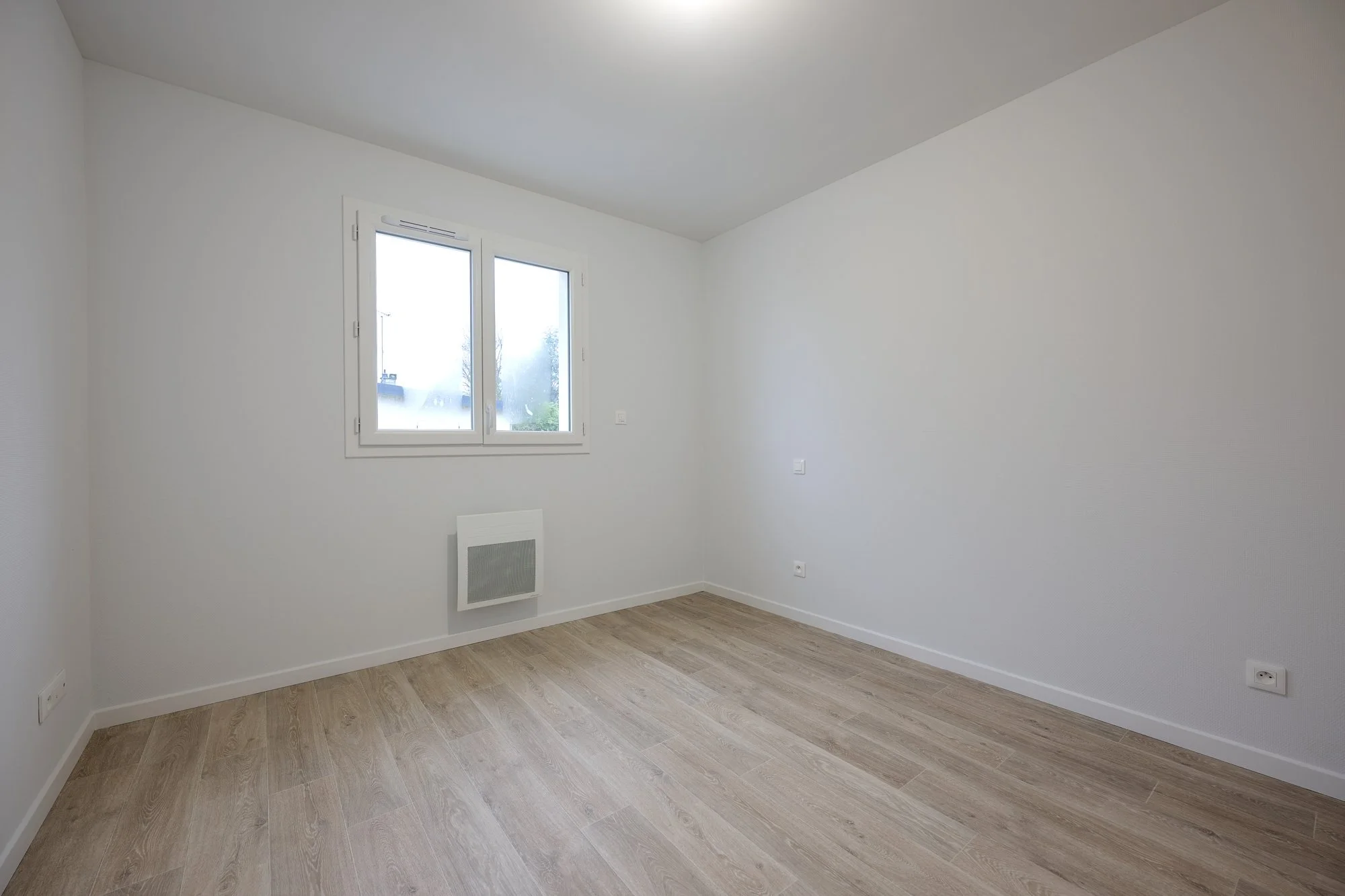Chambre Construction de 4 maisons LES PROMOTEURS à Bon Encontre