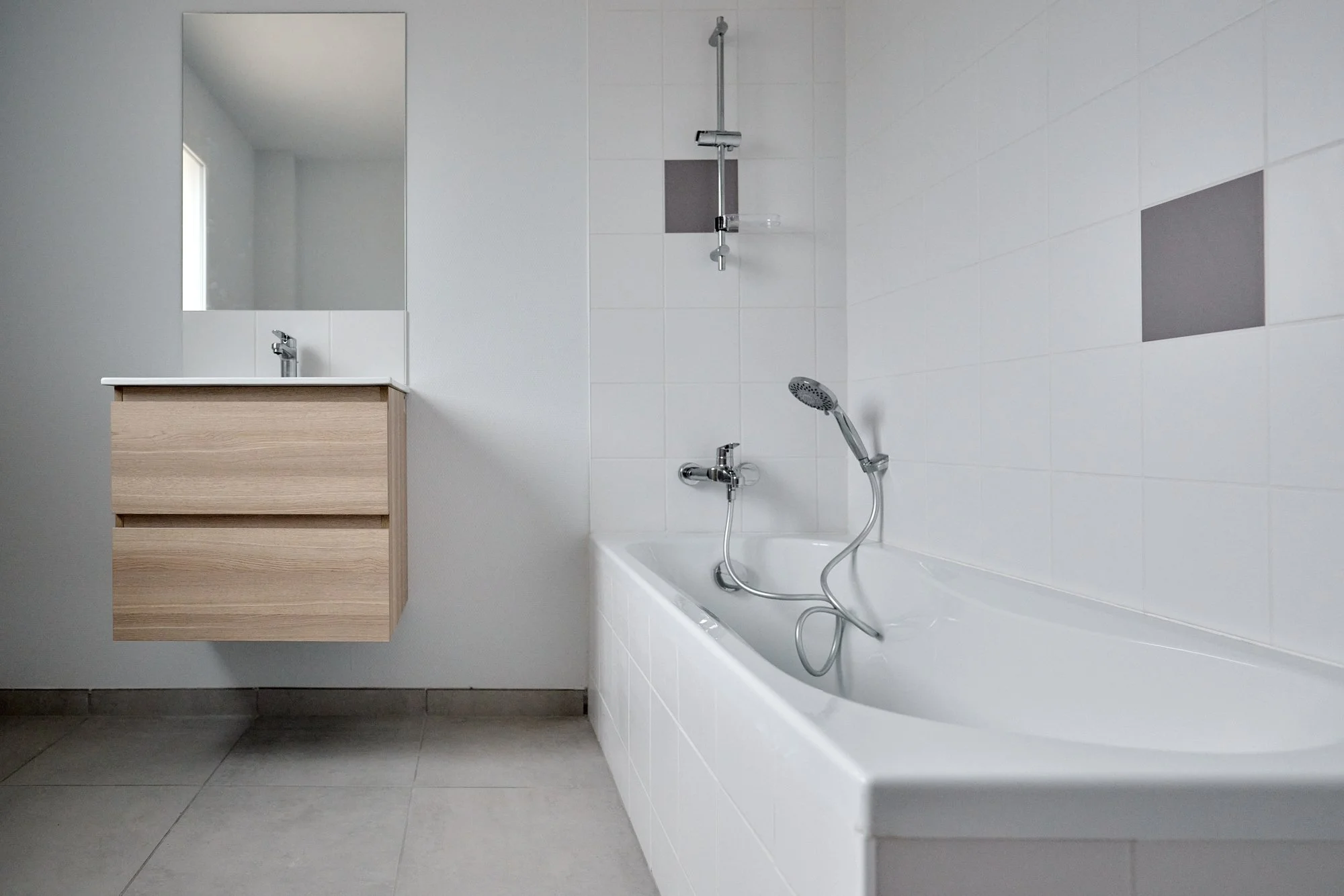 Salle de bain Construction de 4 maisons LES PROMOTEURS à Bon Encontre
