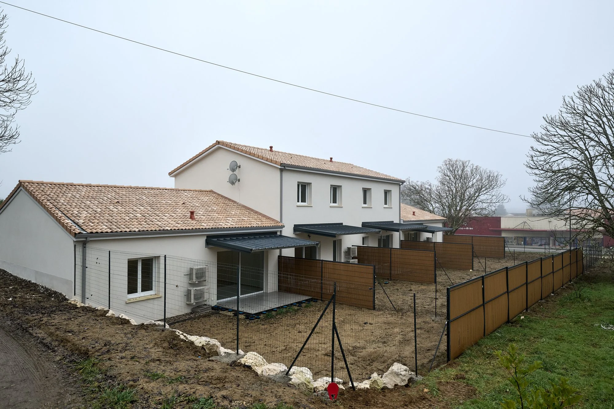 Arrière Construction de 4 maisons LES PROMOTEURS à Bon Encontre