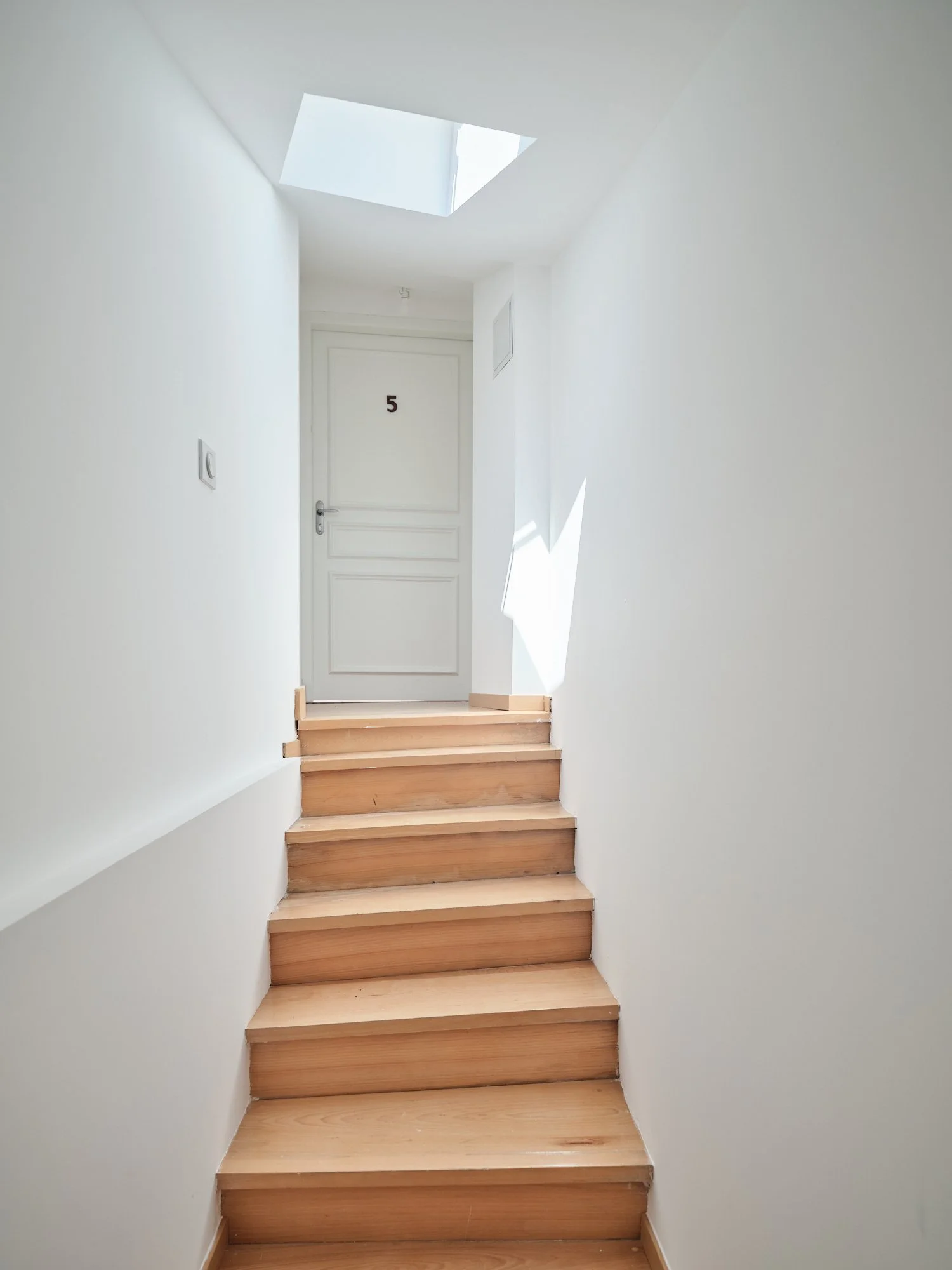 Rénovation de combles dans un immeuble historique à Agen par Les Promoteurs
