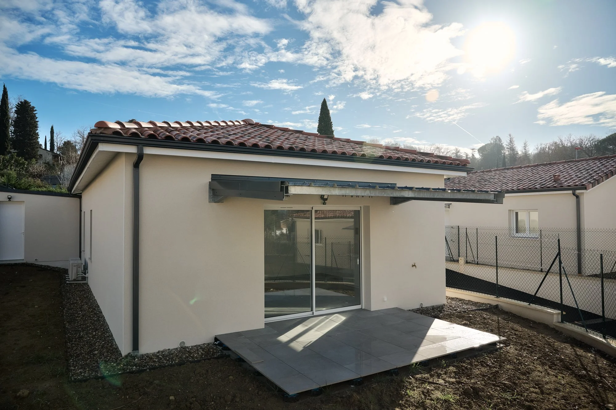 Vue extérieure des logements individuels réalisés à Bon-Encontre