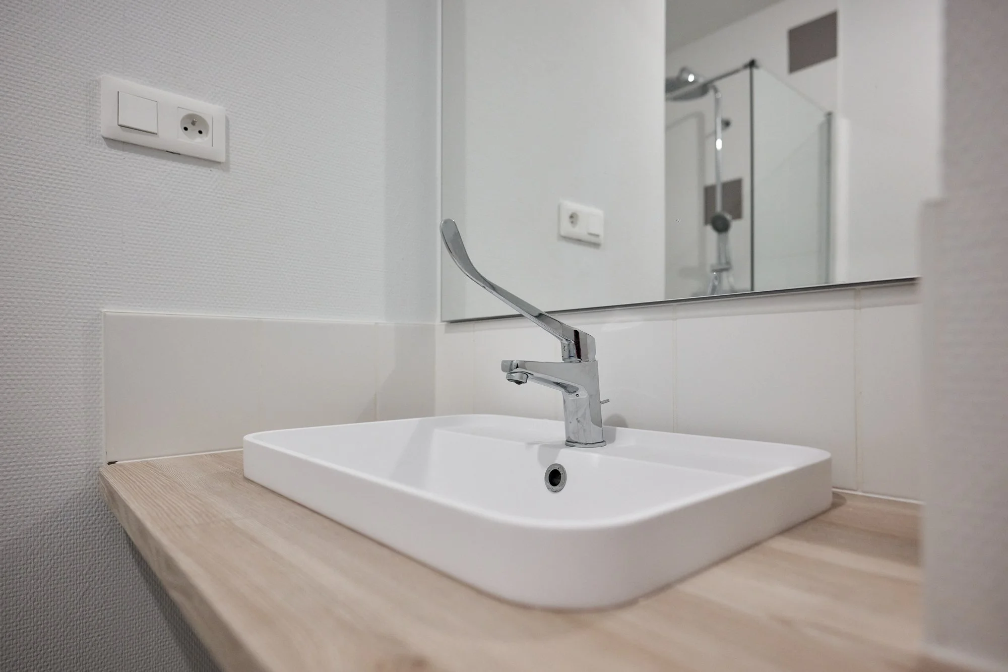 Salle de bain Construction de 4 maisons LES PROMOTEURS à Bon Encontre