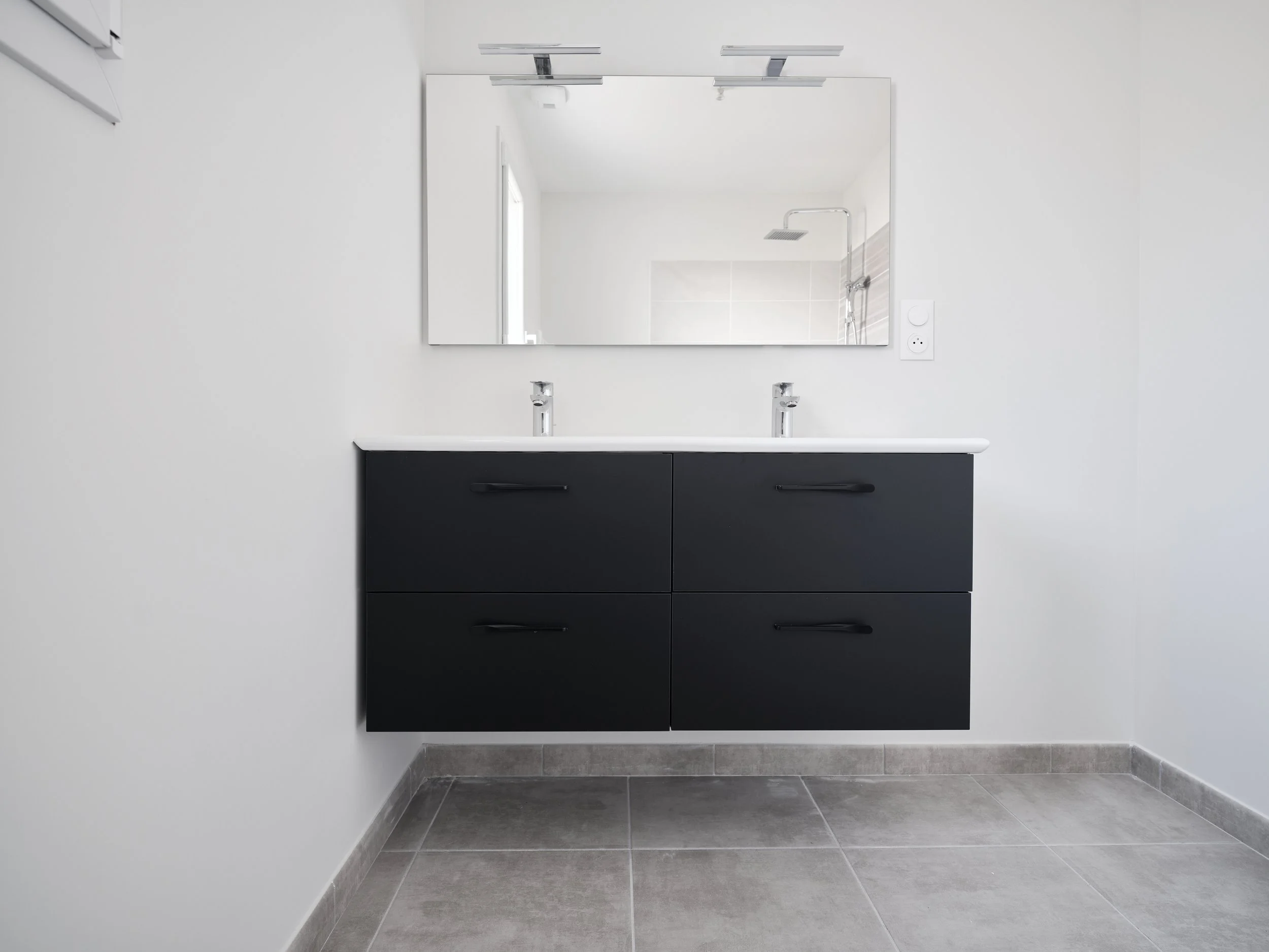 Salle de bain toute équipée Les Promoteurs projet Estillac