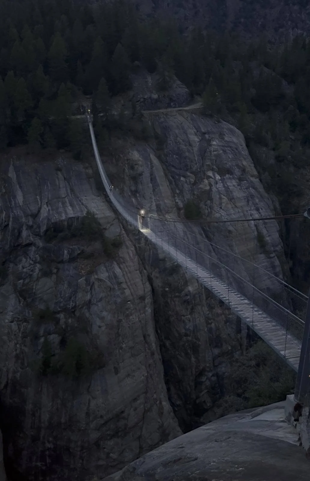 Running along the long suspension brindge at the Swiss Alps 100 trail race in 2026