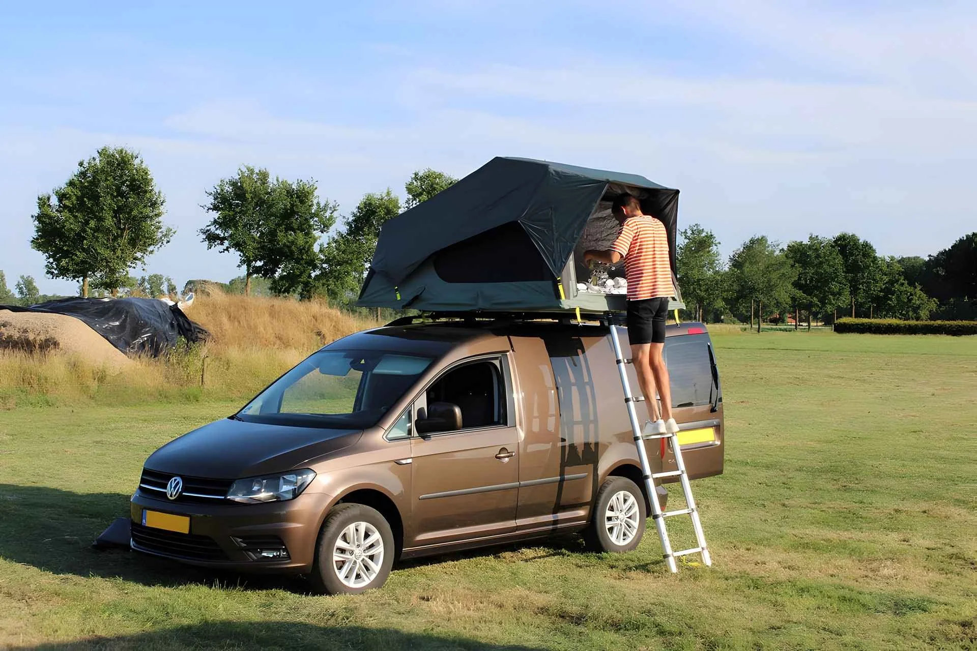 Volkswagen Caddy with MH900 Rooftent