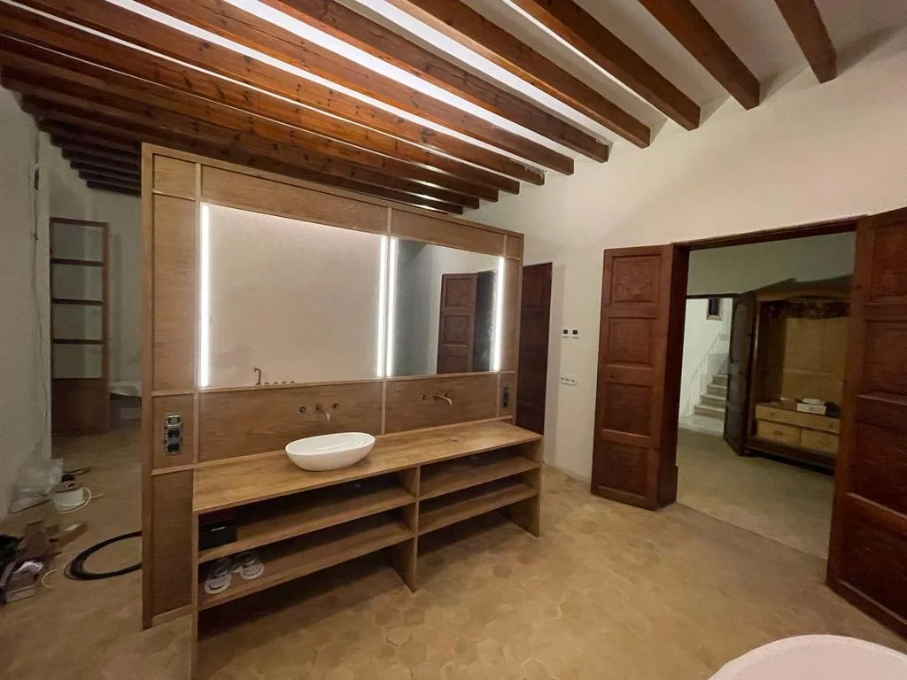 Bathrooms & Showers