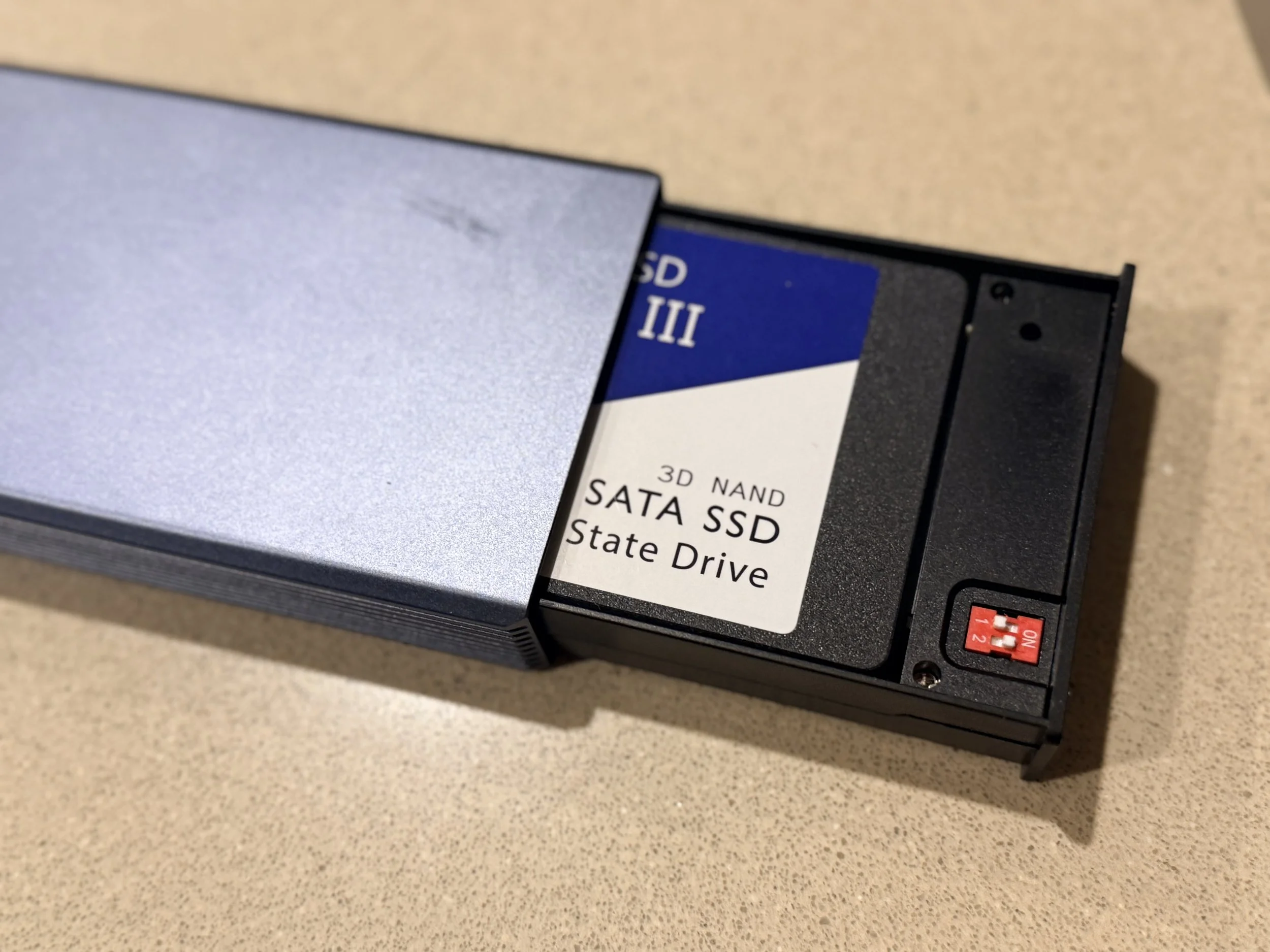2 x 4TB SSD + Dual Drive (Premium Metal Case with 2 x 4TB SATA SSD)