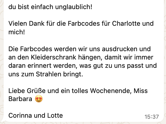 Screenshot eines WhatsApp-Chatverlaufs mit Dankeschön-Nachricht, in der Farb-Codes für Charlotte nebst Unterschriften von Corinna und Lotte erwähnt werden.