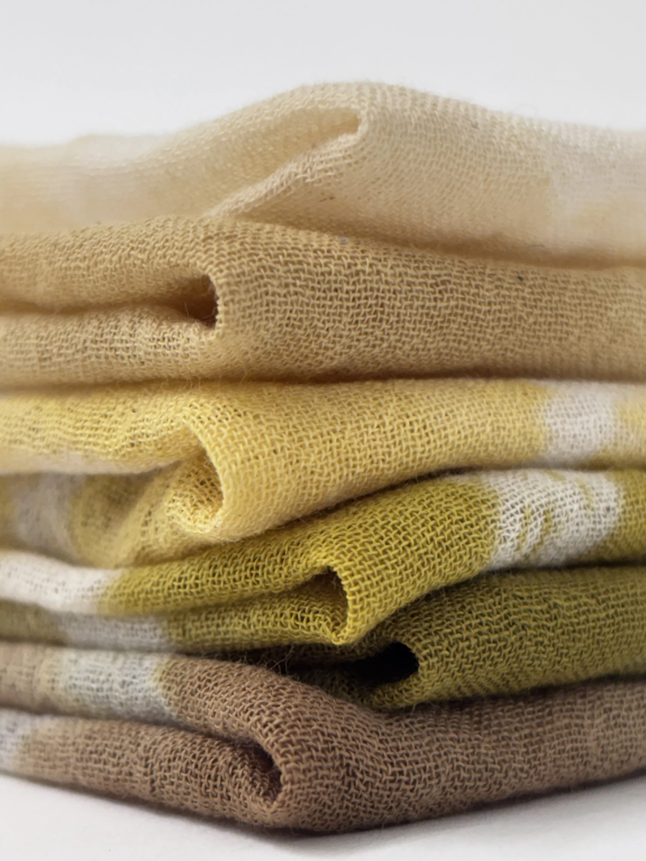 Alexis Fredericks, WORKING CLOTH., onion skin naturally dyed muslin scarves forsix handcrafted textile bags displayed as an installation, exploring the relationship between institutional affiliation, artistic labor, and professional recognition.