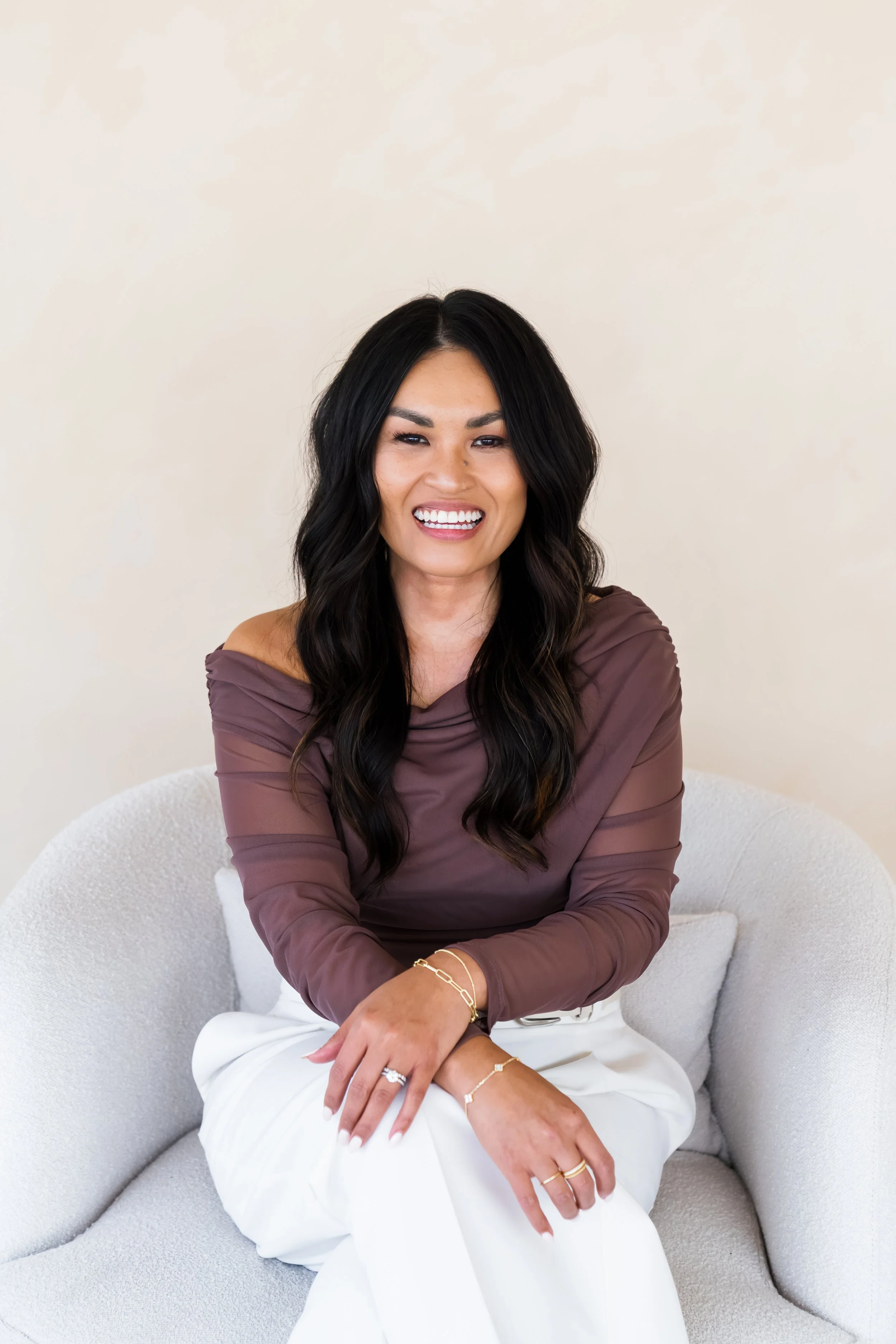 Professional bookkeeper helping beauty business owners manage finances and bookkeeping
