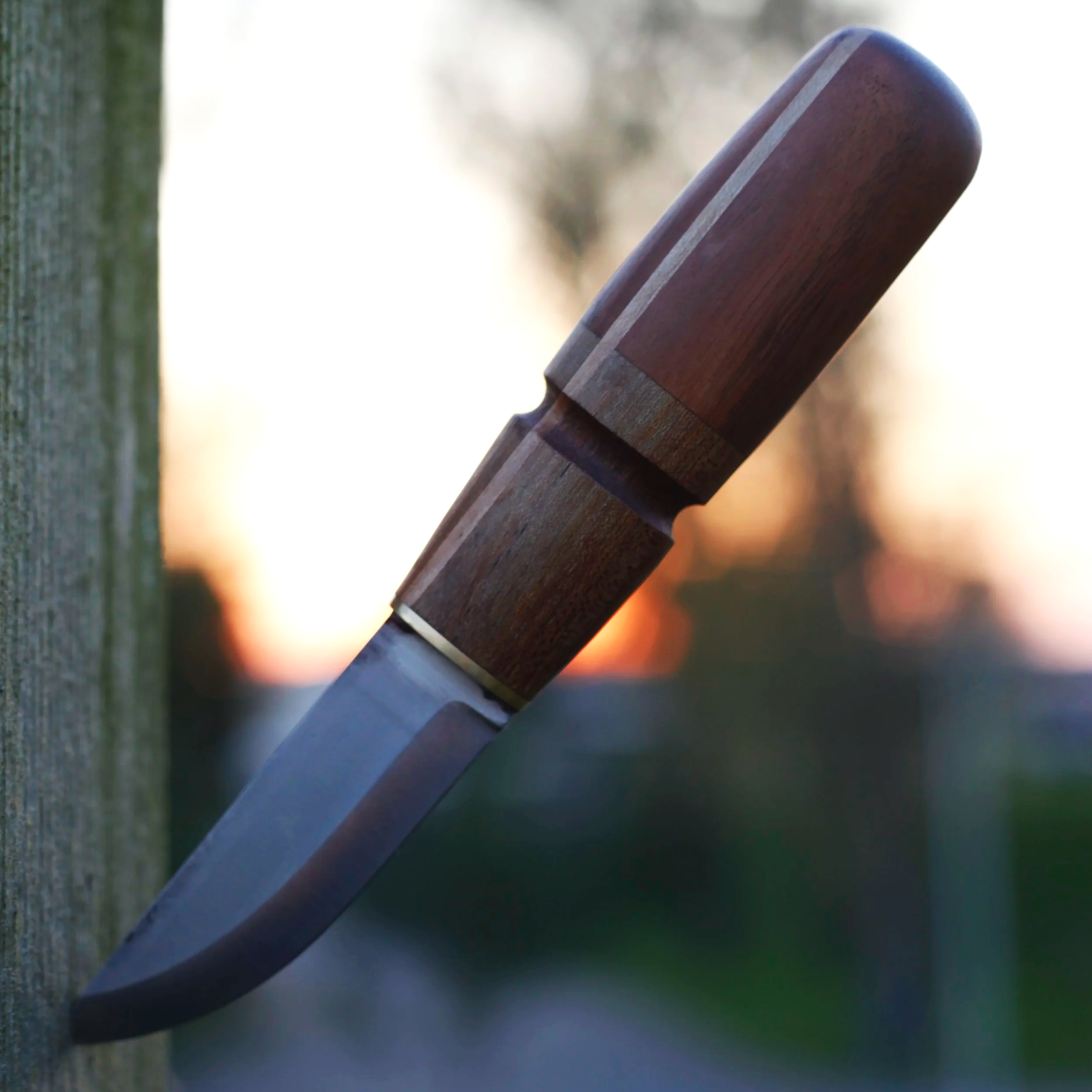 Jagdmesser aus dreierlei Nussbaumhölzern