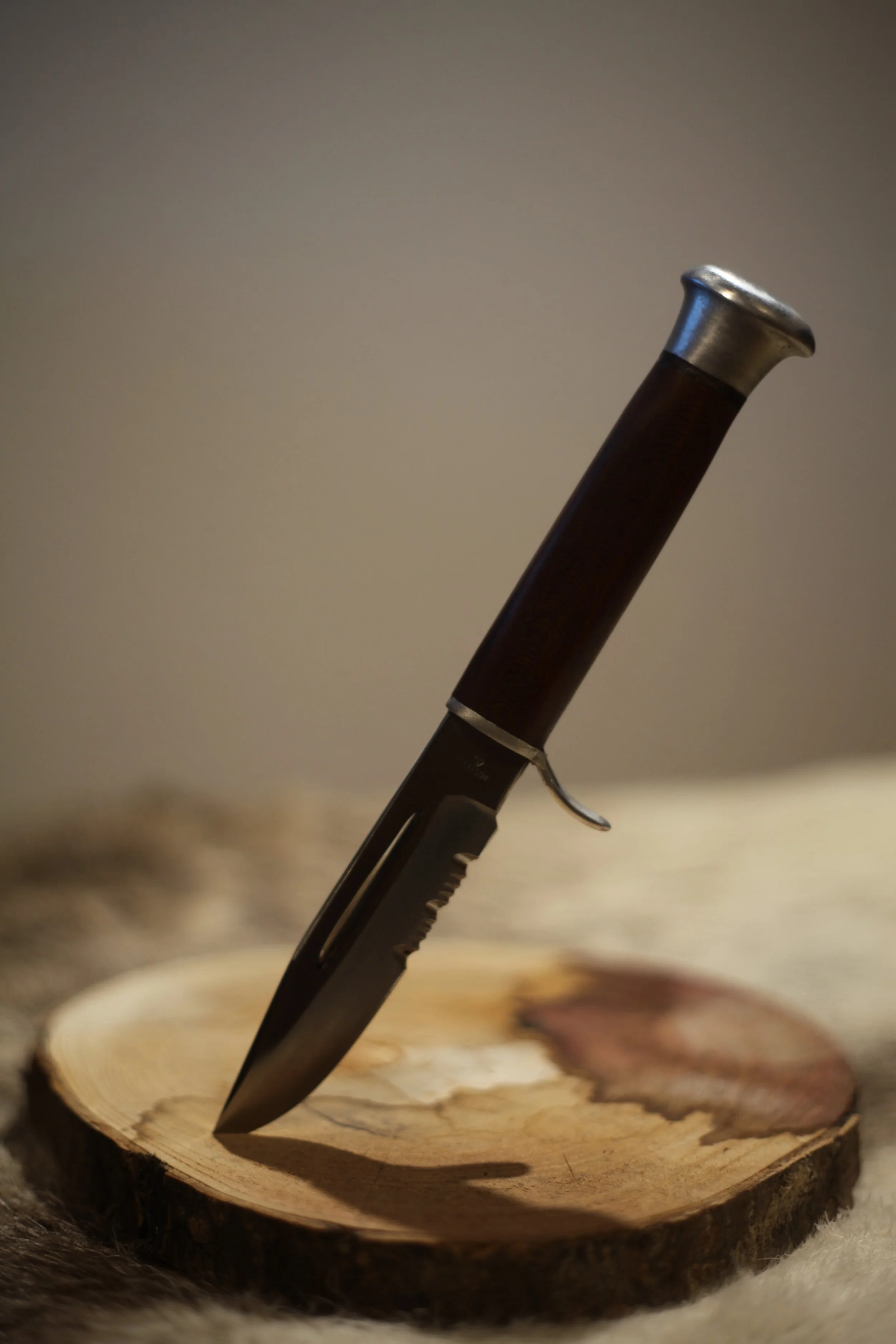 Handgemachtes Messer aus Nussbaum, Jagdmesser, Outdoormesser