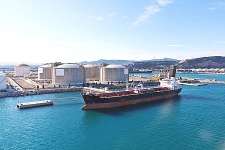Oil tanker at St Orage