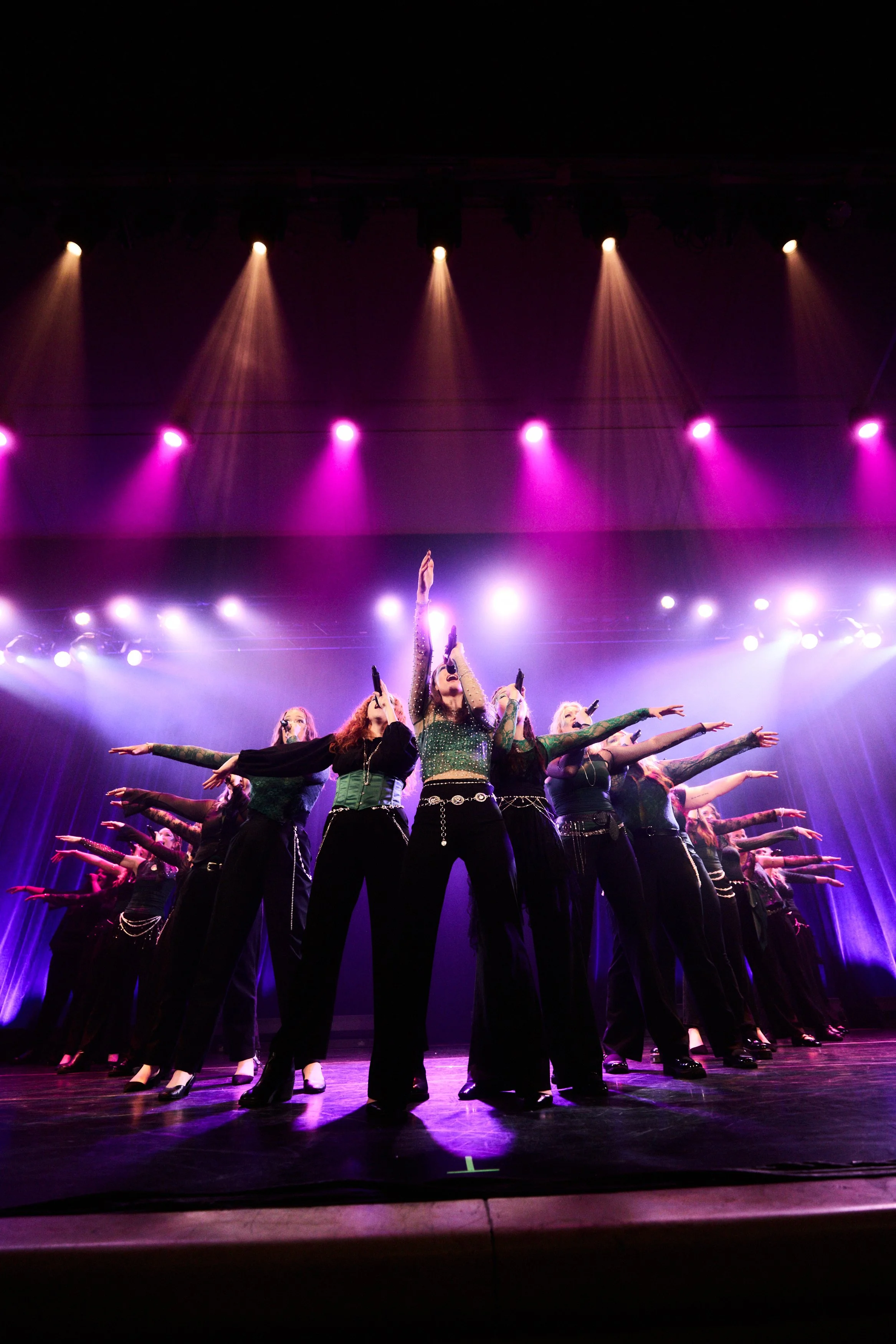 VarsityVocals_ICCA_Finals2026_IanShiff_01137_ACubBella.jpg