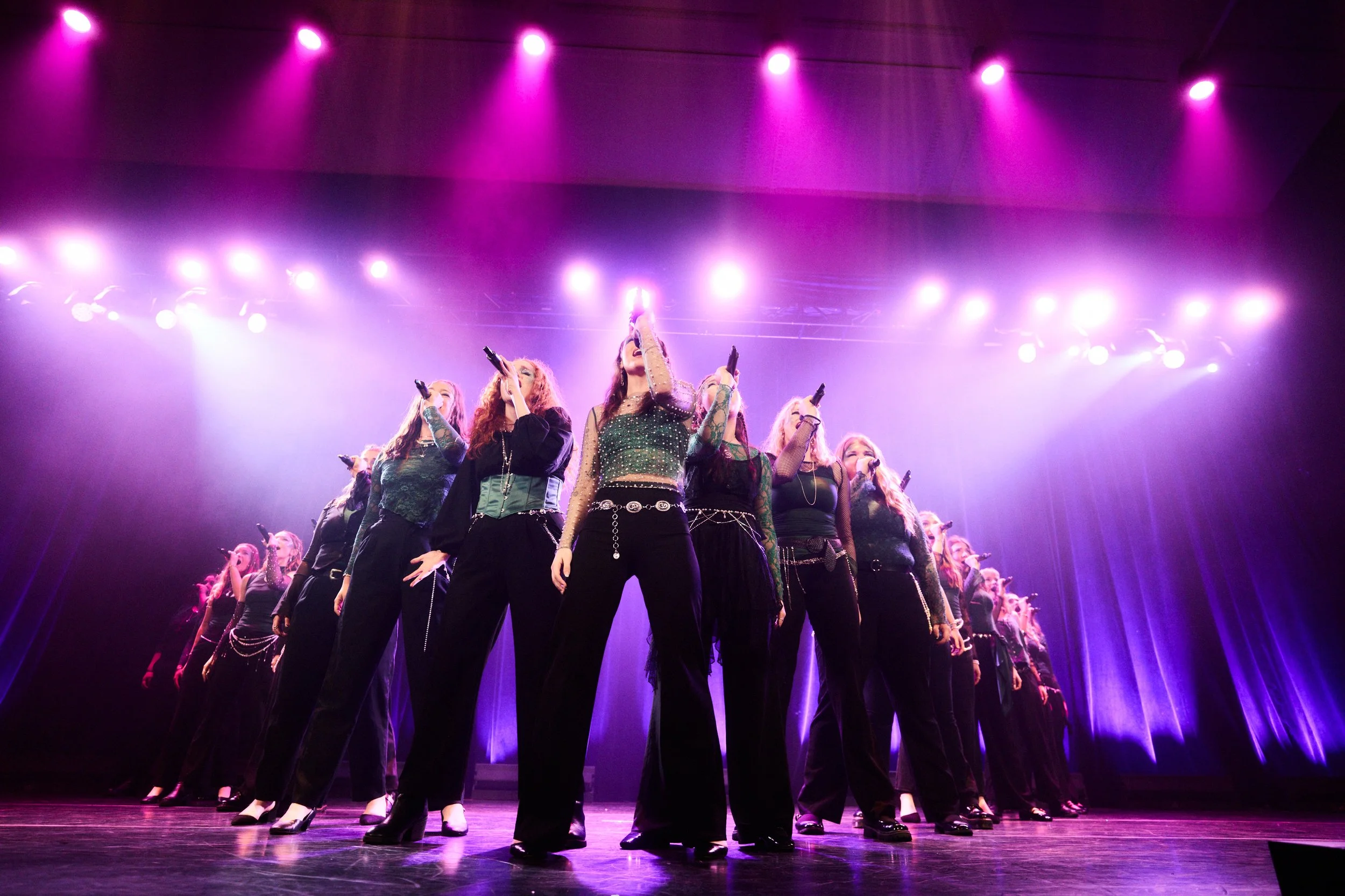 VarsityVocals_ICCA_Finals2026_IanShiff_01110_ACubBella.jpg