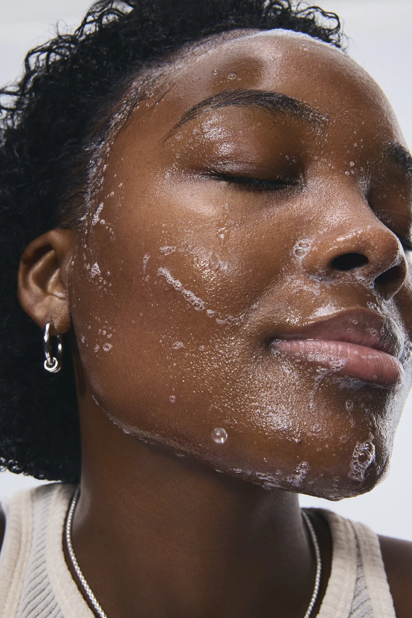 CETAPHIL_NOURISH_07_MELINDA_CLEANSING_02556_2000.jpg