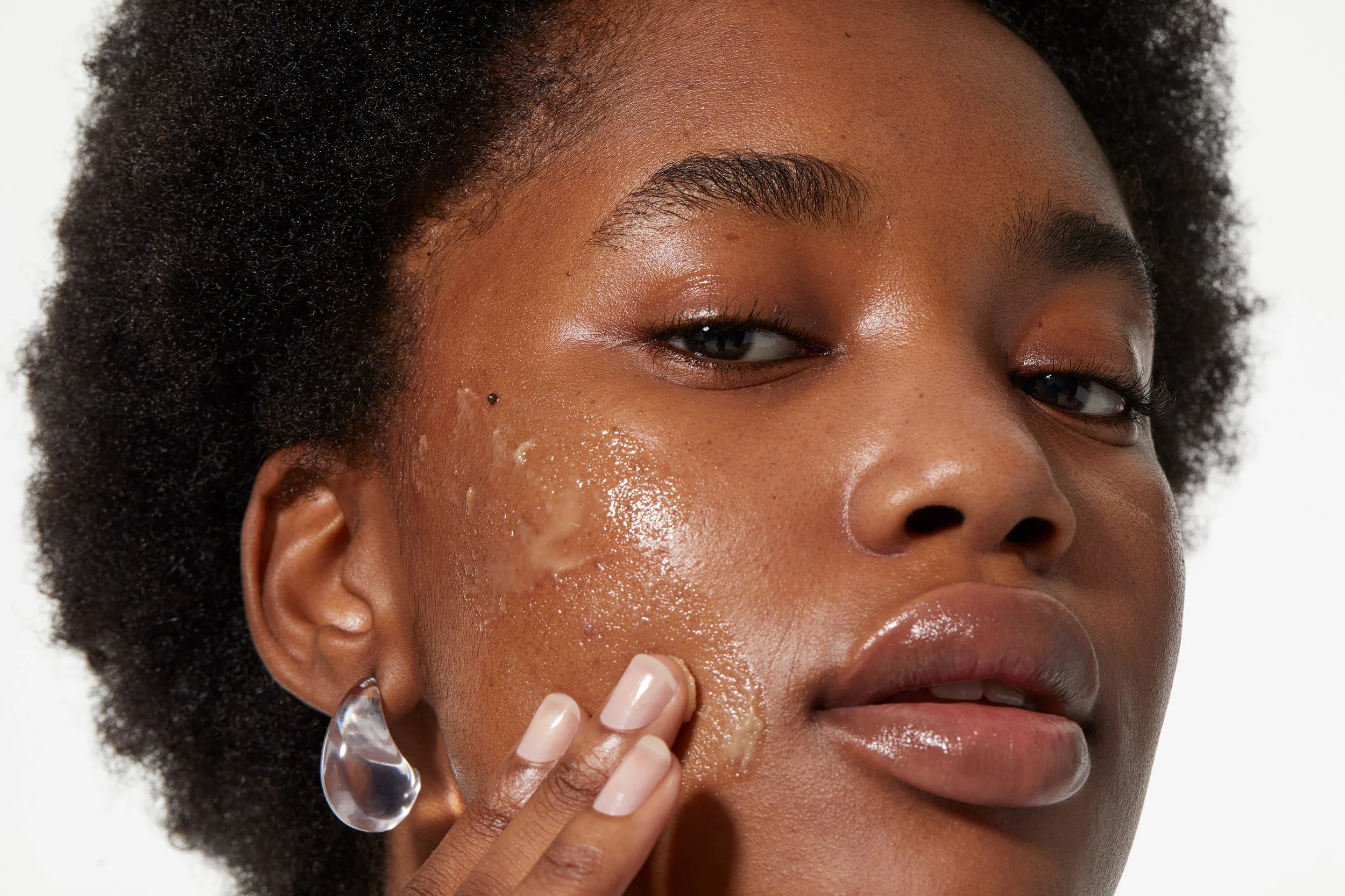 F_ISA_APPLICATION_CLEAN_SKIN-2481_V2_LR.jpg