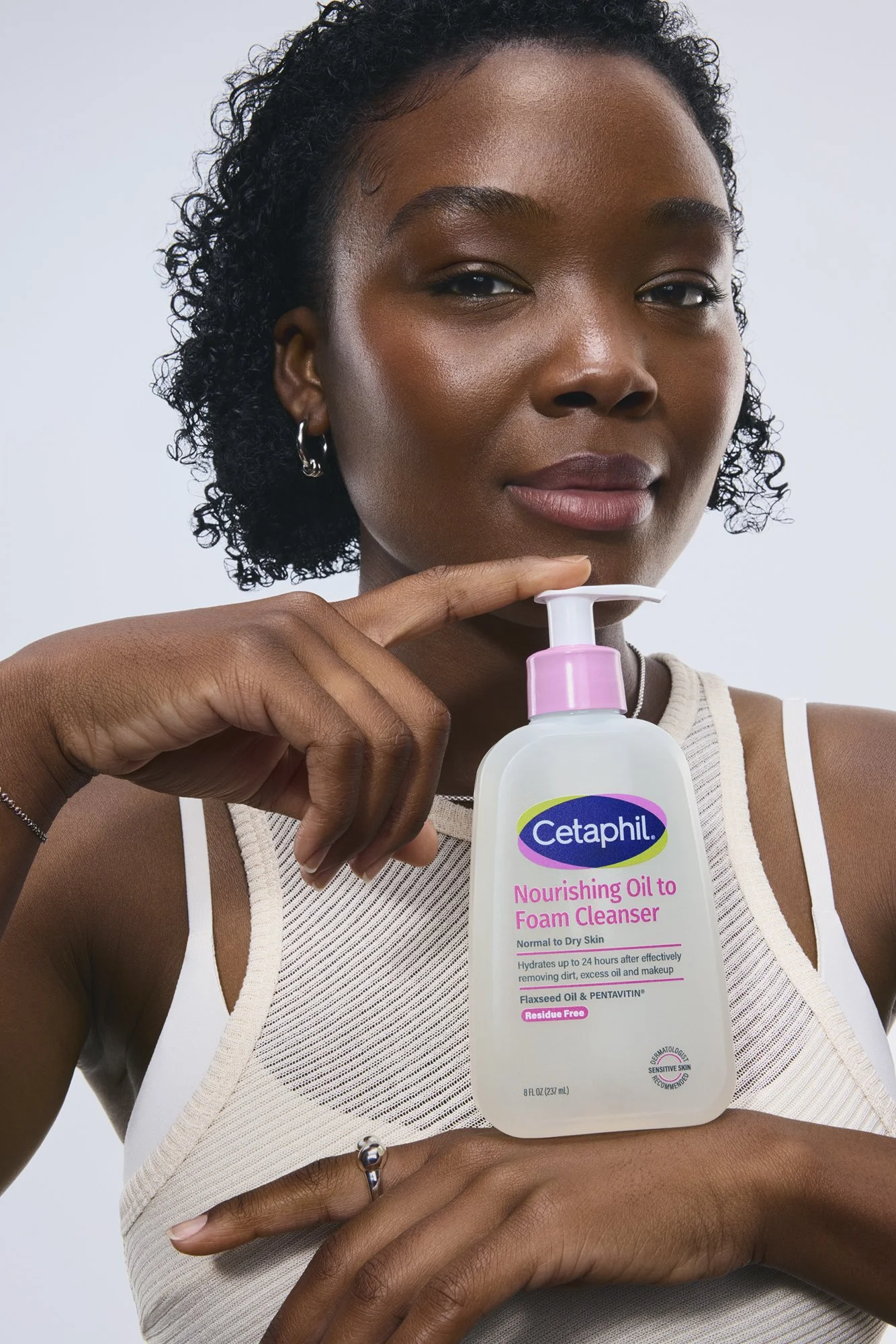CETAPHIL_NOURISH_09_MELINDA_WITH_PRODUCT_01727_2000.jpg