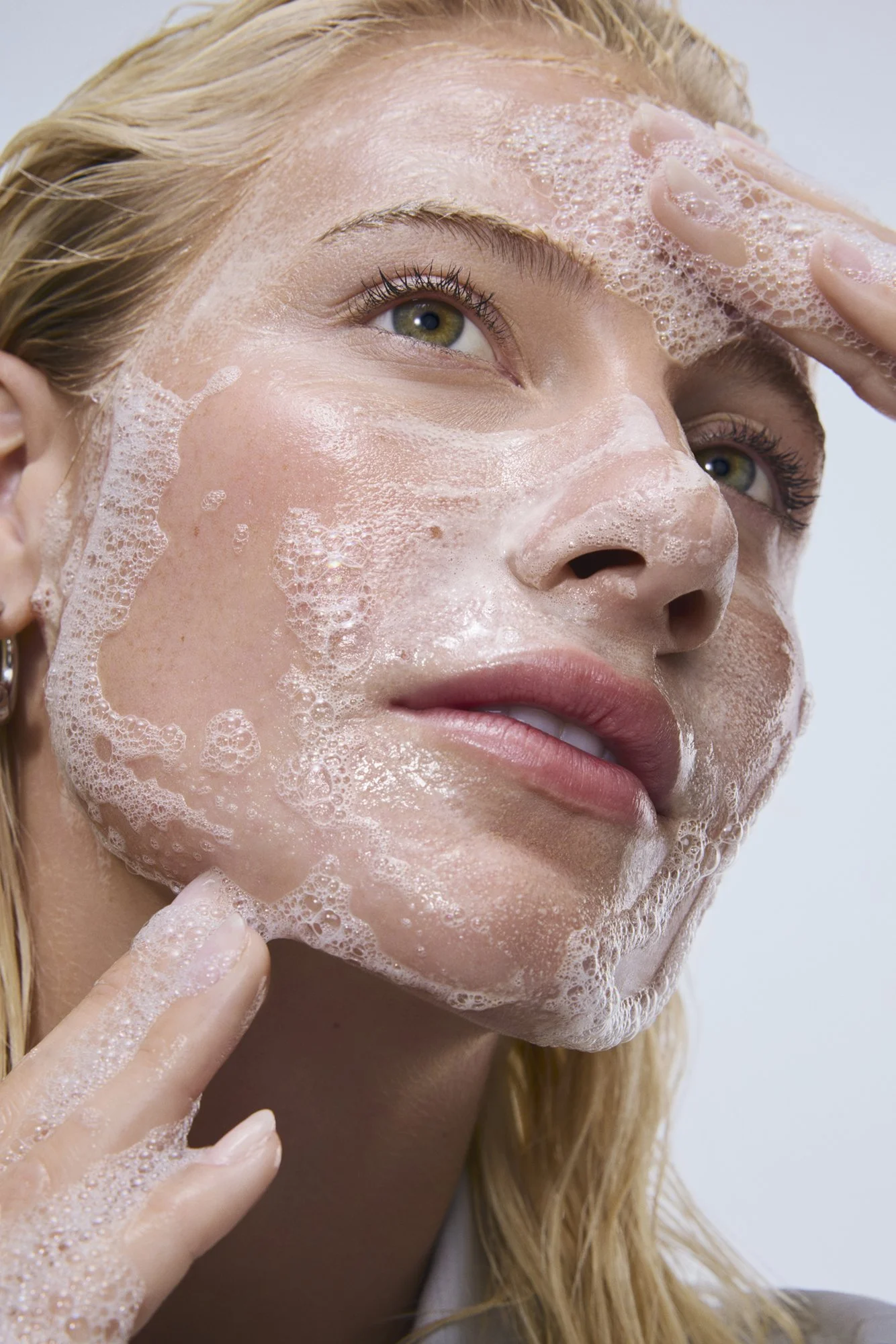CETAPHIL_NOURISH_10_KENNEDY_CLEANSING_03974_HR.jpg