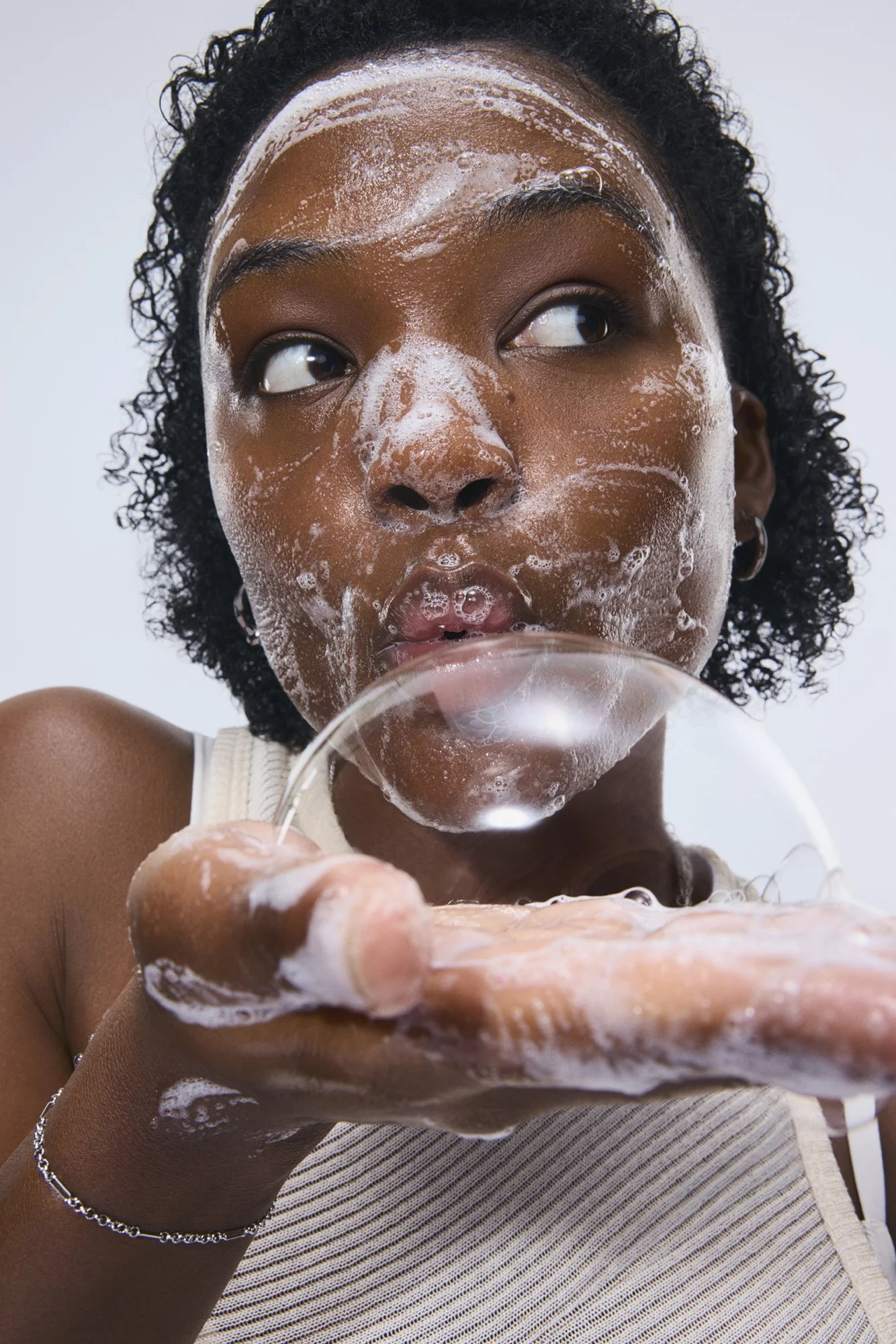 CETAPHIL_NOURISH_07_MELINDA_CLEANSING_02518_HR.jpg