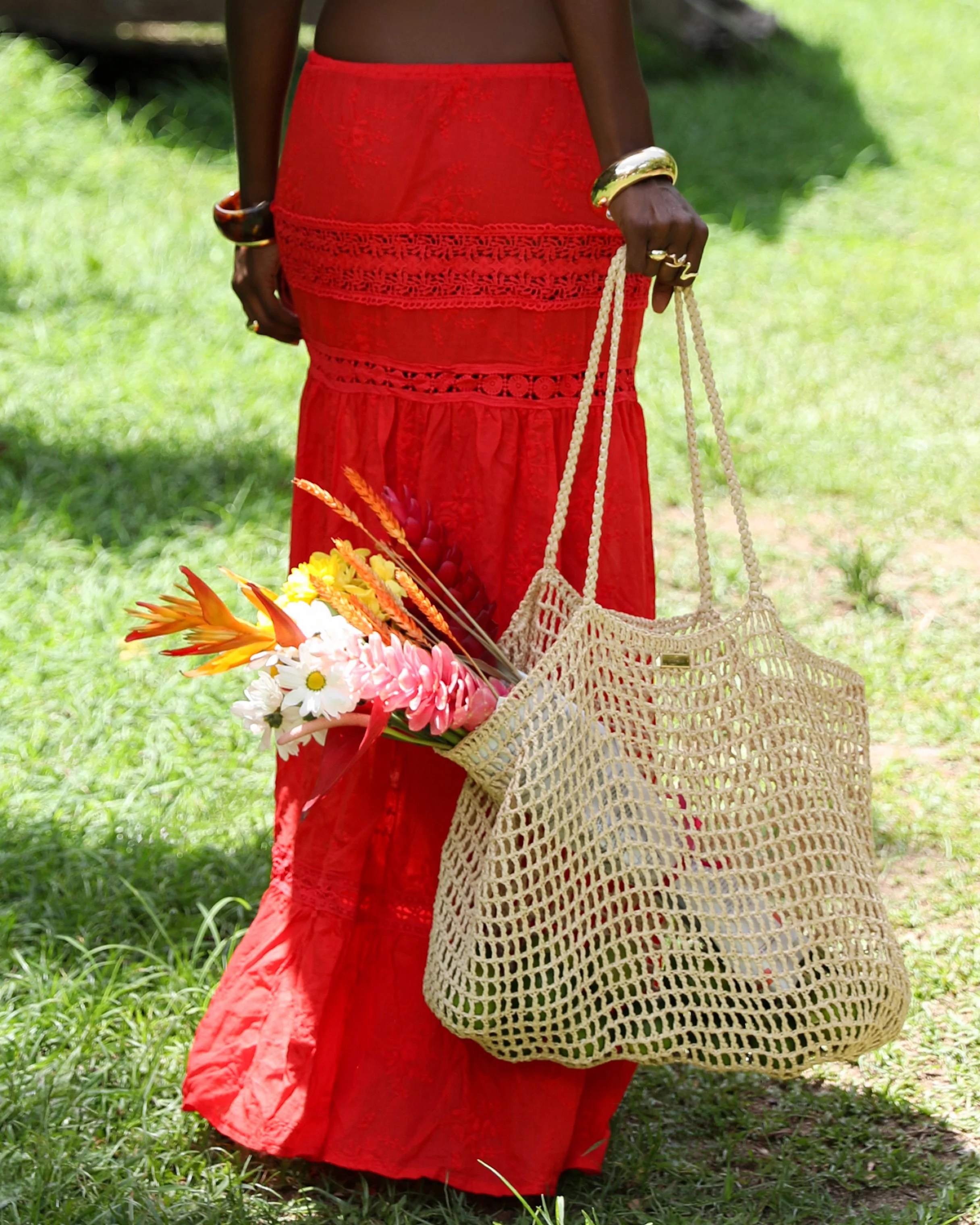 Sac femme beige fait main – sac Bali Joyra porté à la main