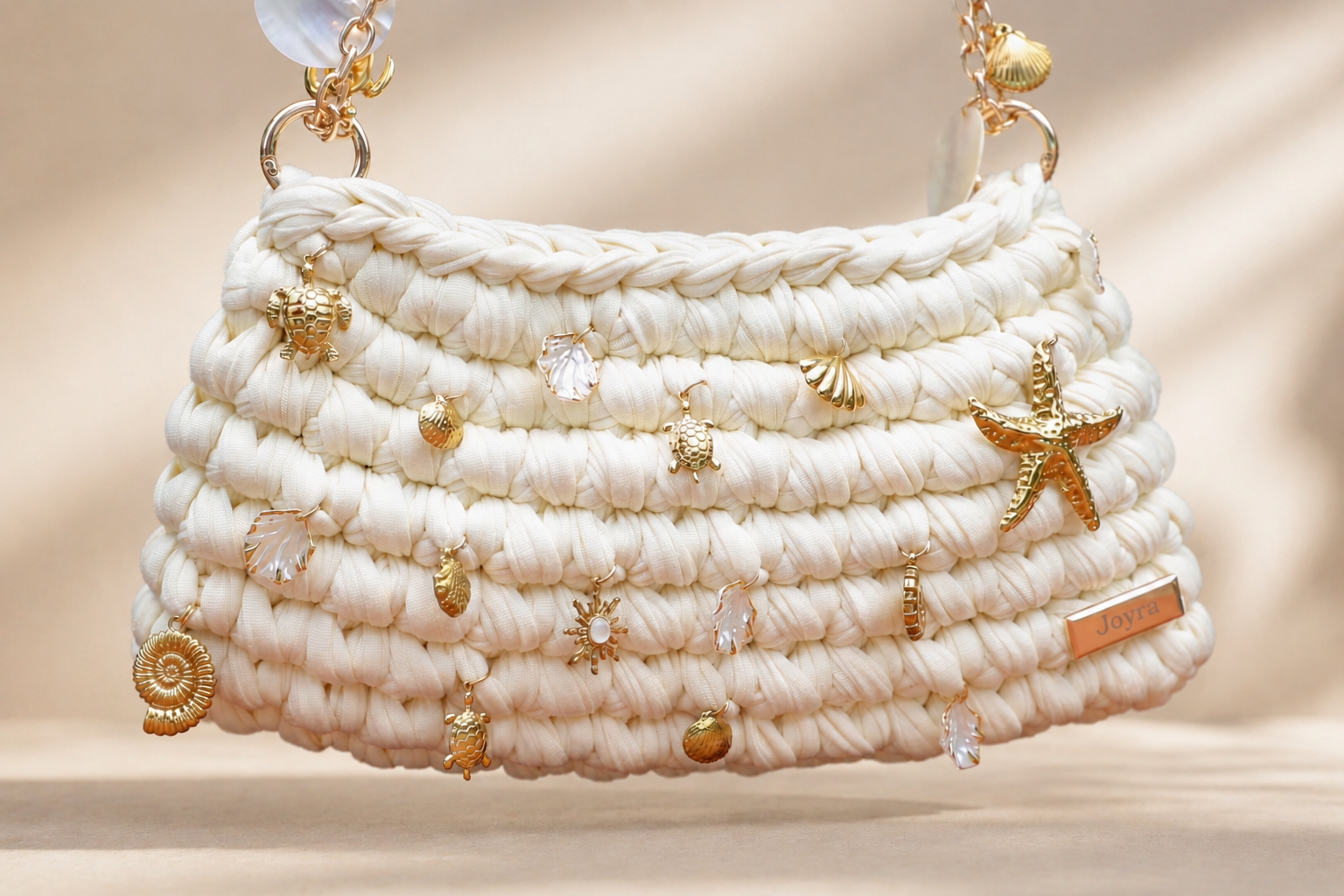 Sac à main Ariel blanc cassé avec chaîne, confectionné à la main par Joyra