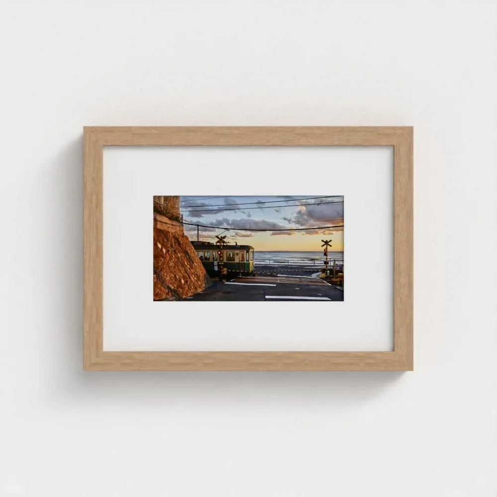 kamakura-train-slam-dunk-size-a4-wood-frame-&-mount-print.webp