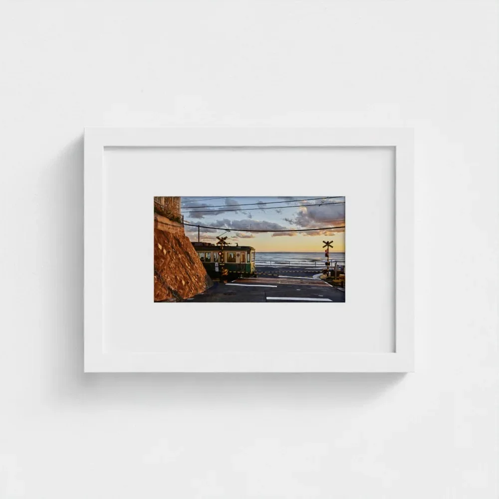 kamakura-train-slam-dunk-size-a4-white-frame-&-mount-print.webp