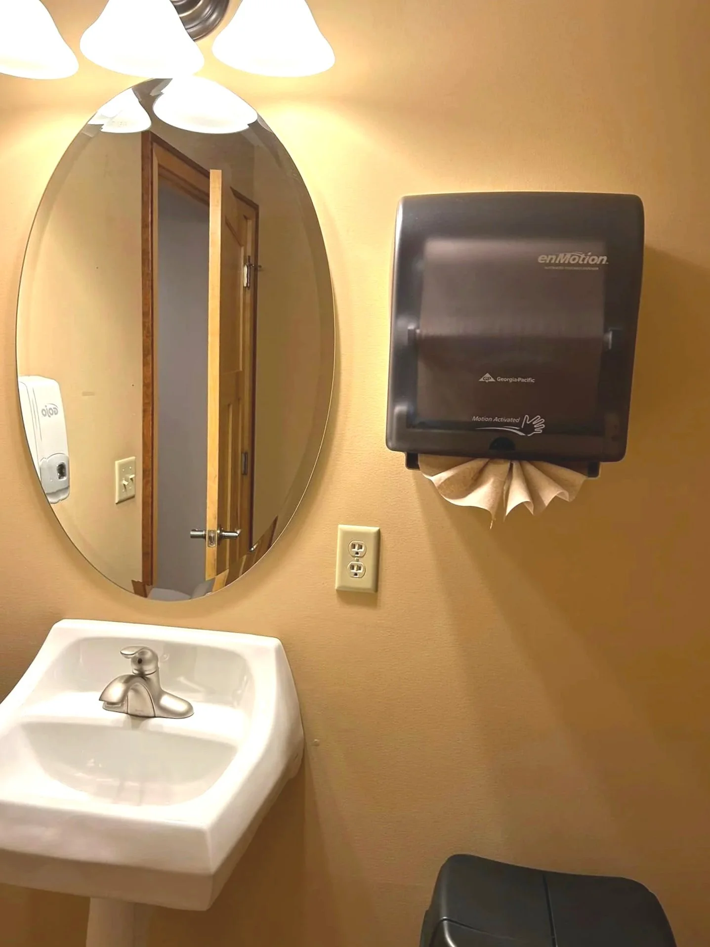 Bathroom cleaning offices, Minneapolis
