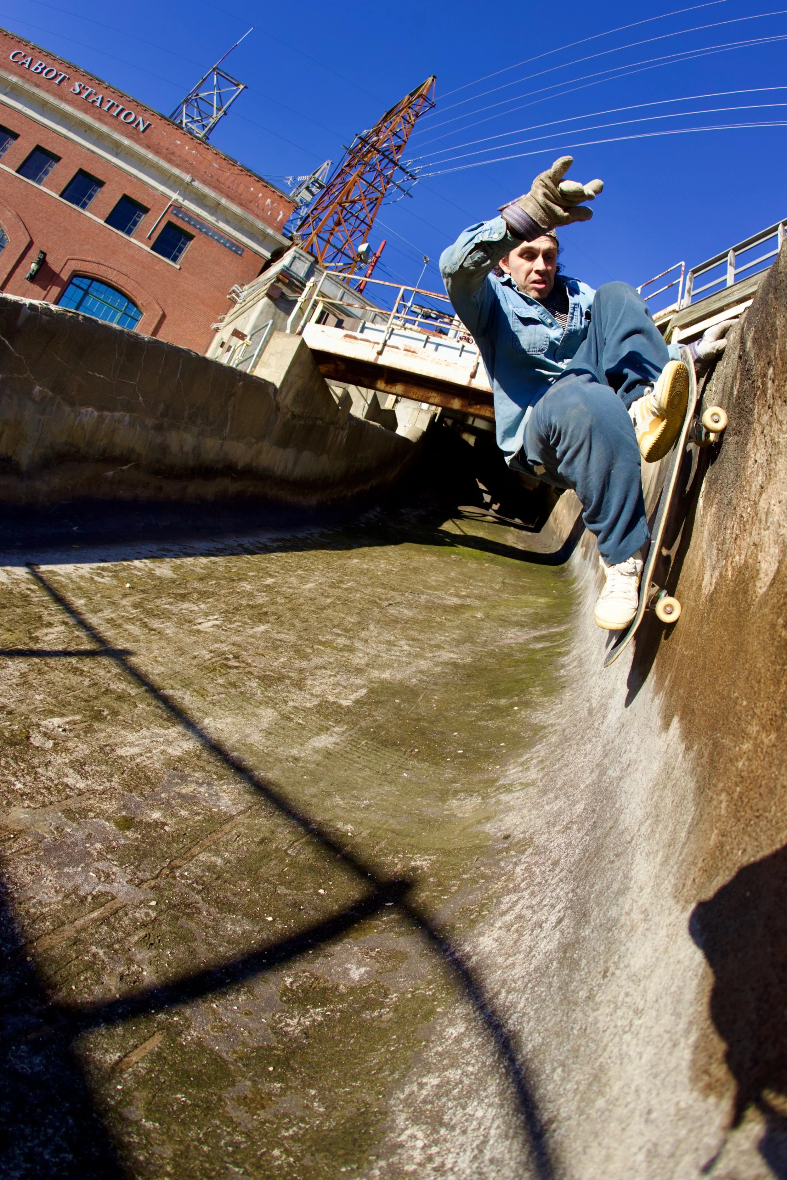 Jeremy Latch canal wall boost. Photo Barry Scott.JPEG