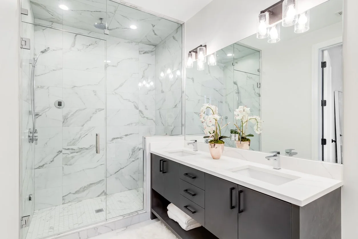 Acrylic vs Cultured Marble Shower Bases: What Cambridge Homeowners Should Know