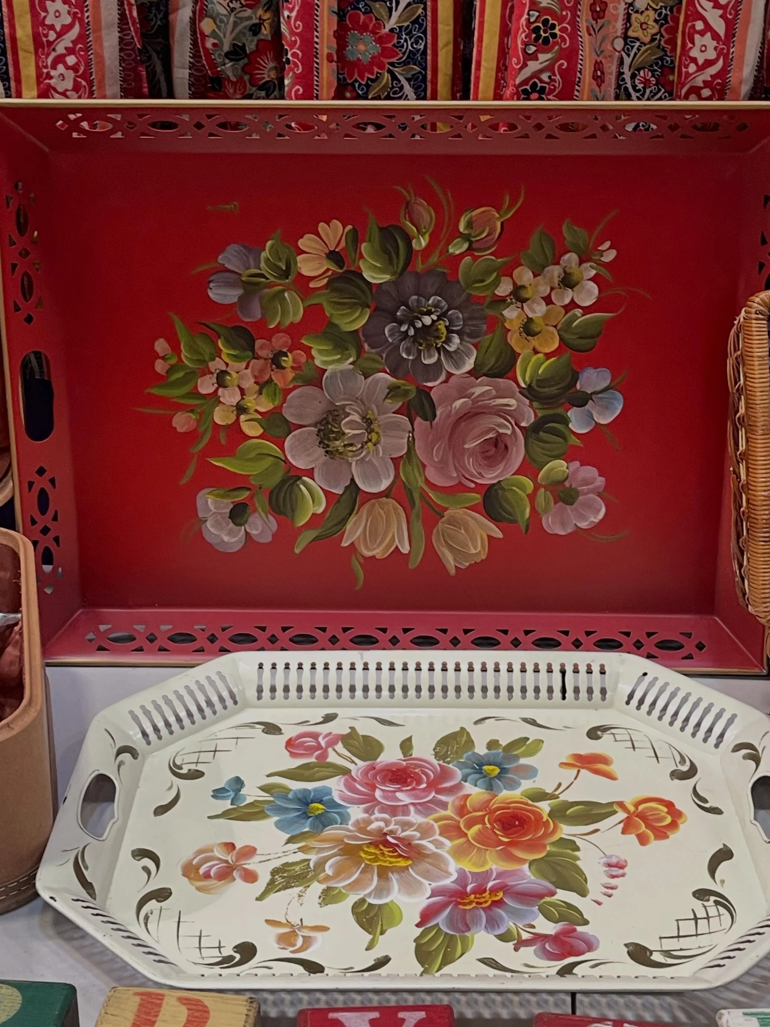 If it&rsquo;s floral and vintage, it probably ends up in my hands. #vintage #floral #floraldecorations #secondhand finds #curatedhomedecor