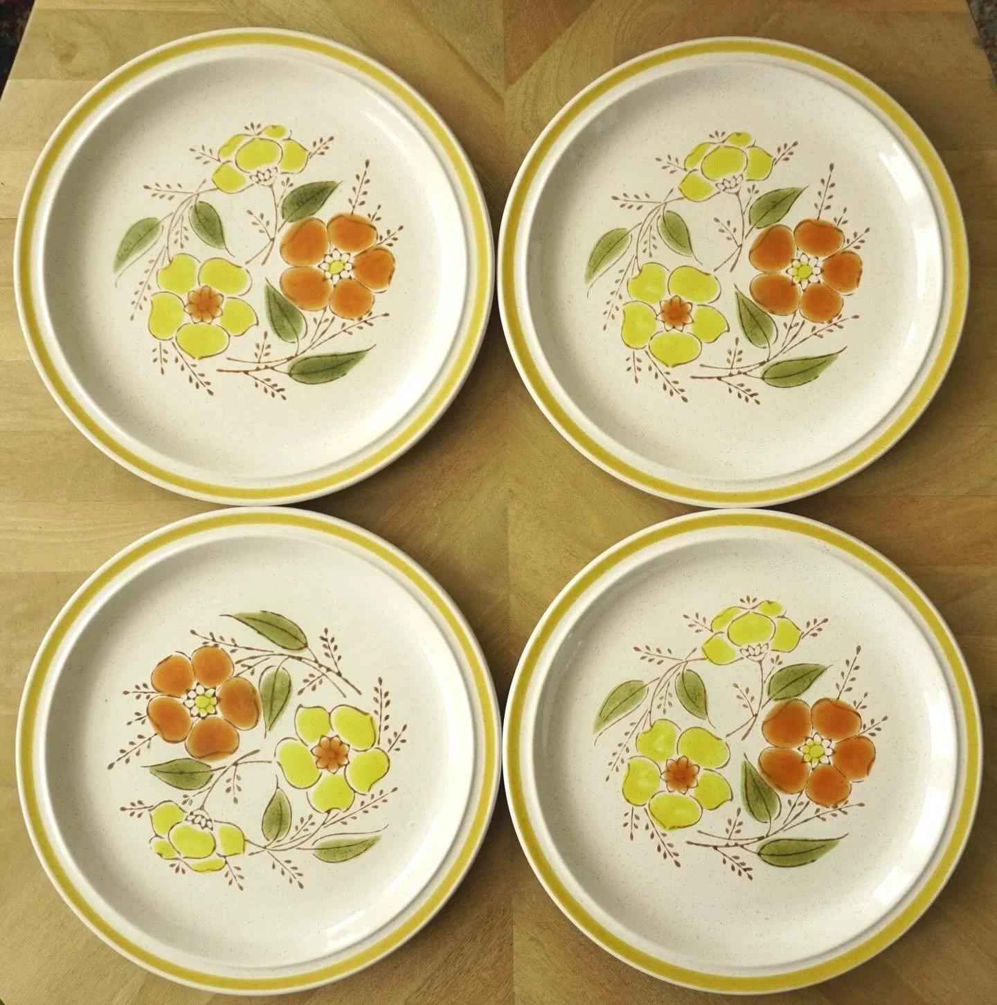 A charming addition to a warm, welcoming kitchen. #vintage #platesforsale #vintagekitchen #etsyshop #fyp