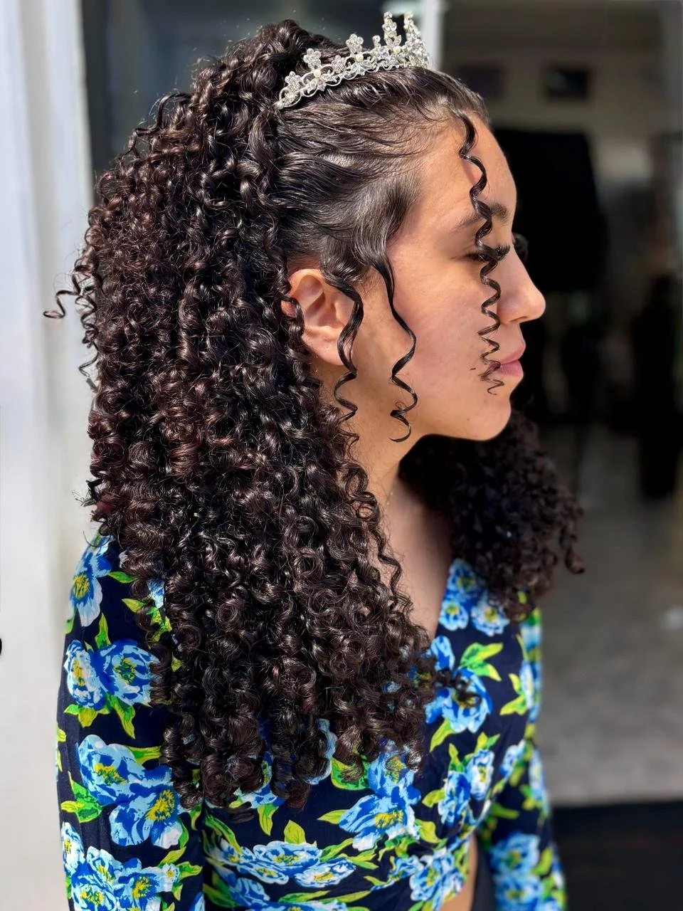 penteado para cabelos com curvaturas