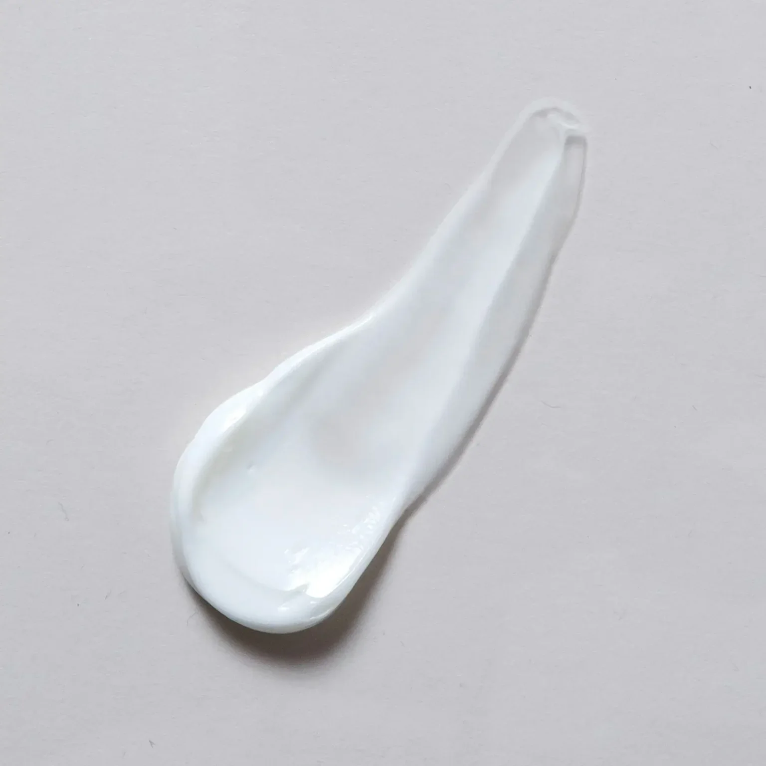 Hydrating_Moisturizer_Smear-1536x1536.webp