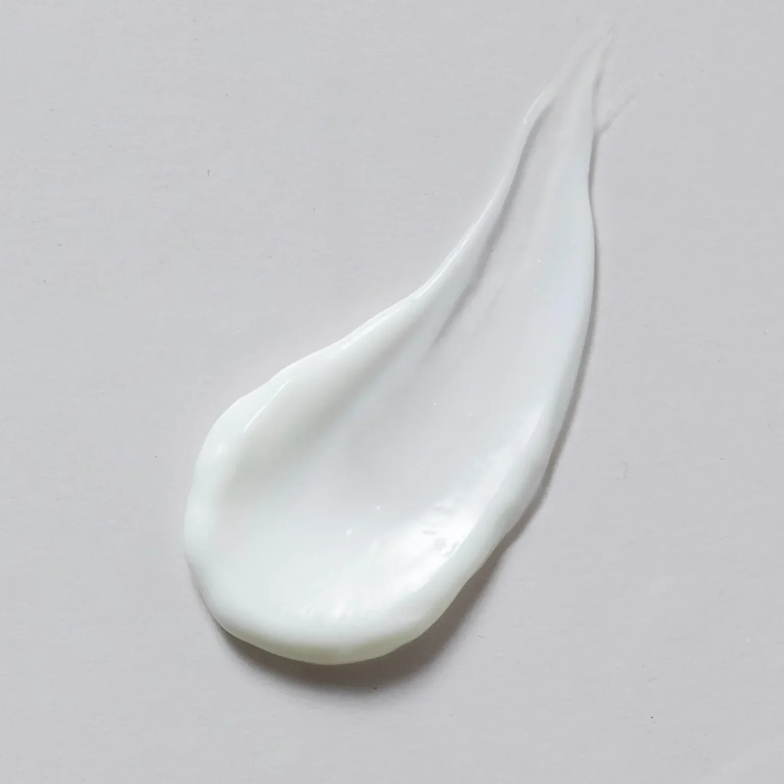 Pep_Moisturizer_Smear-1536x1536.webp