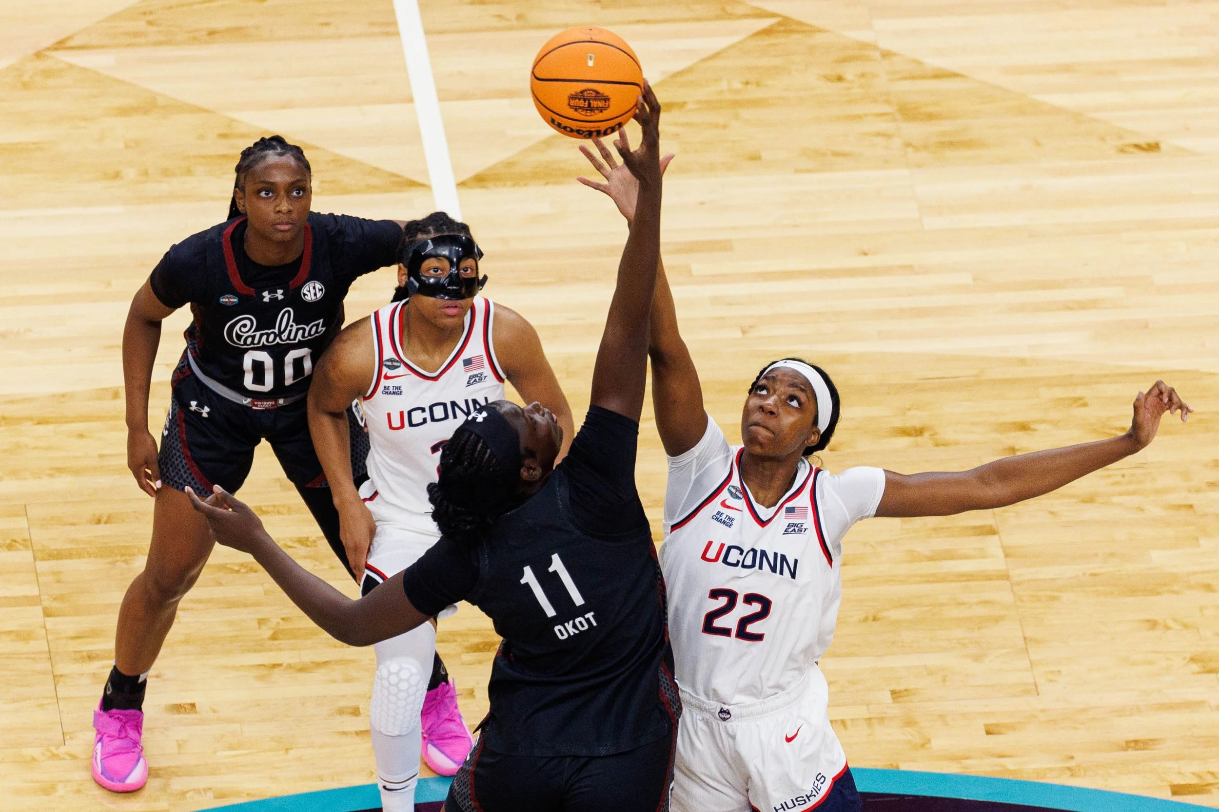 20260403_WBHOF_Game 1 _UConn vs South Carolina_RB_013.JPG