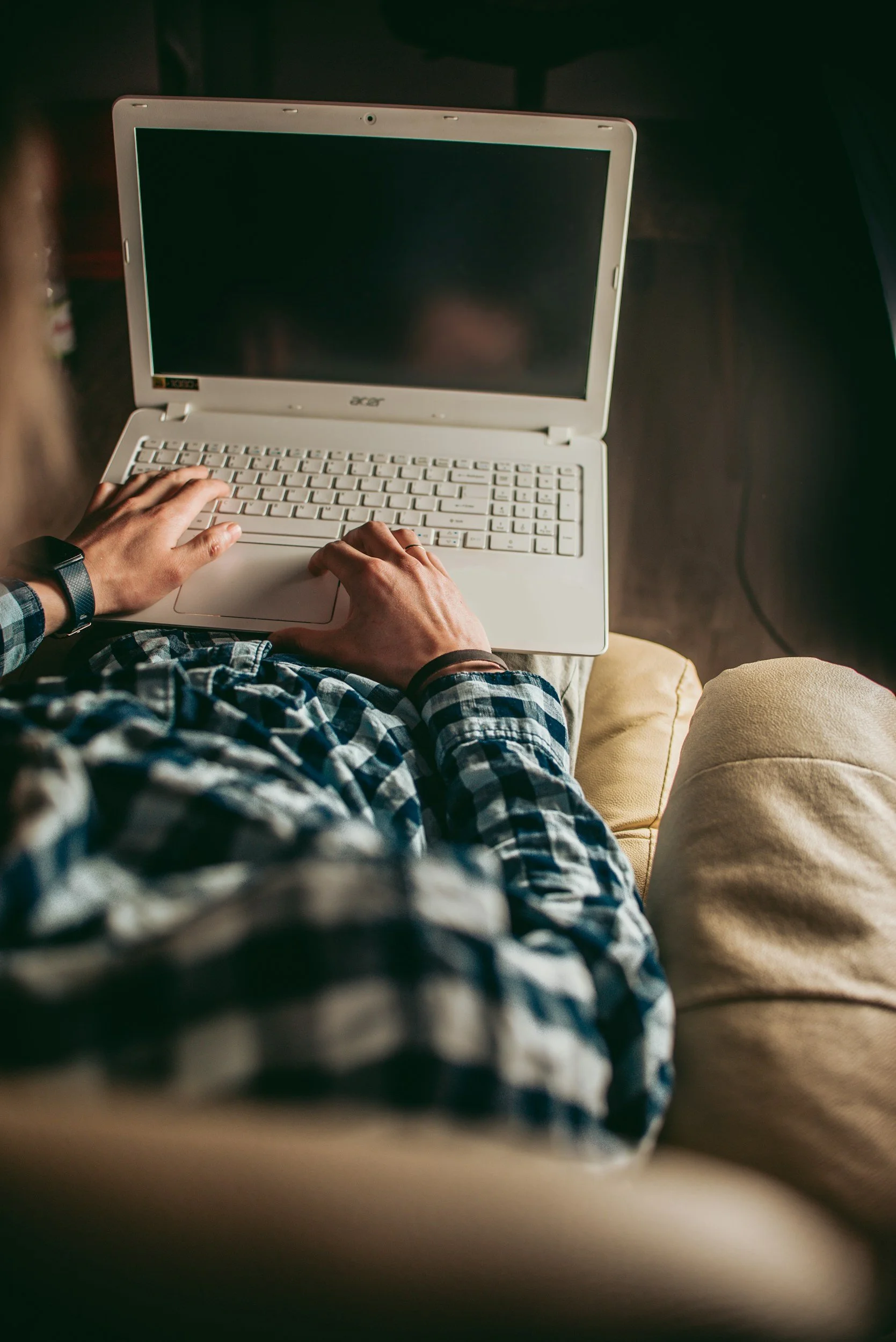 Client in an online EMDR telehealth therapy session