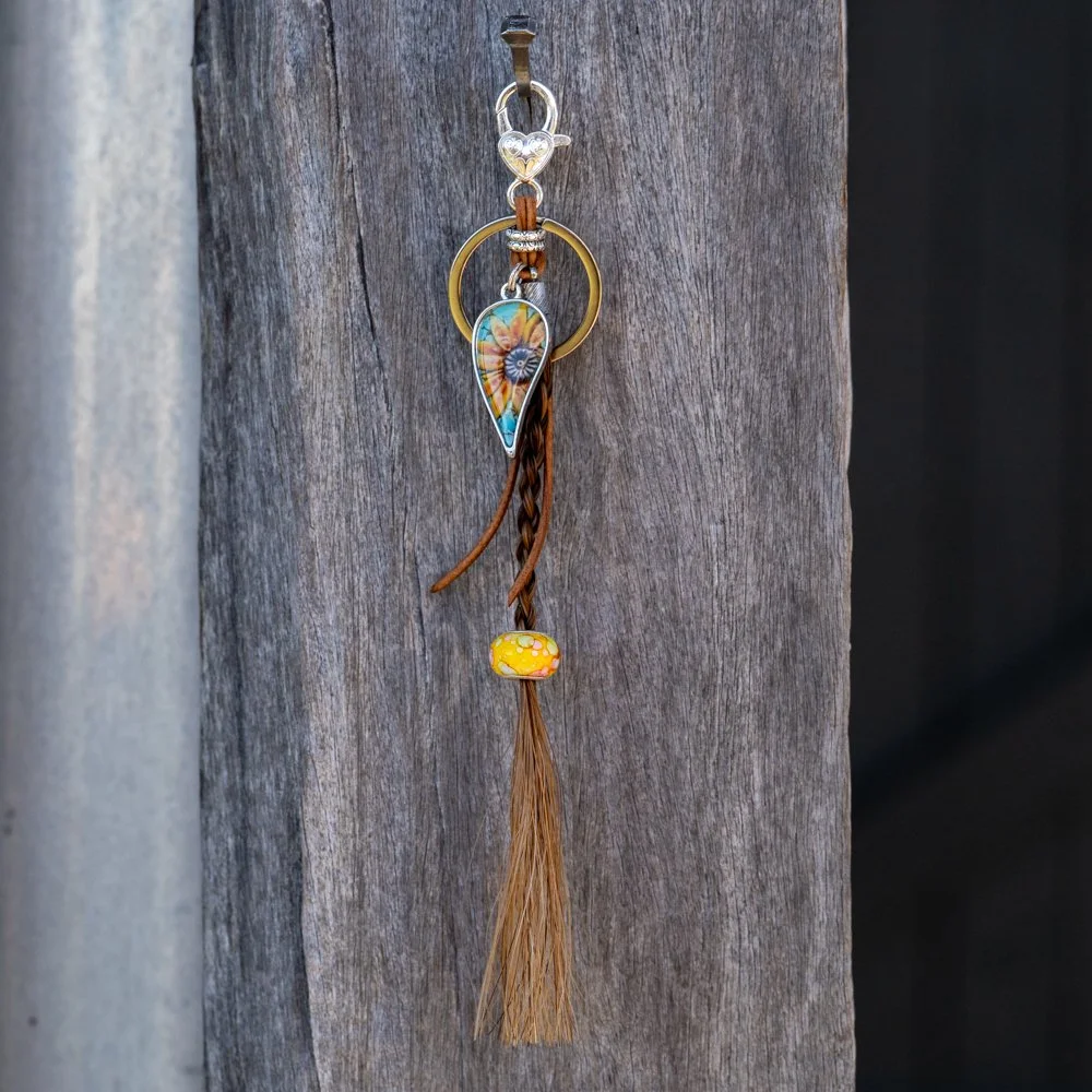 Key ring Chestnut braid - Sunflower teardrop with lace leather